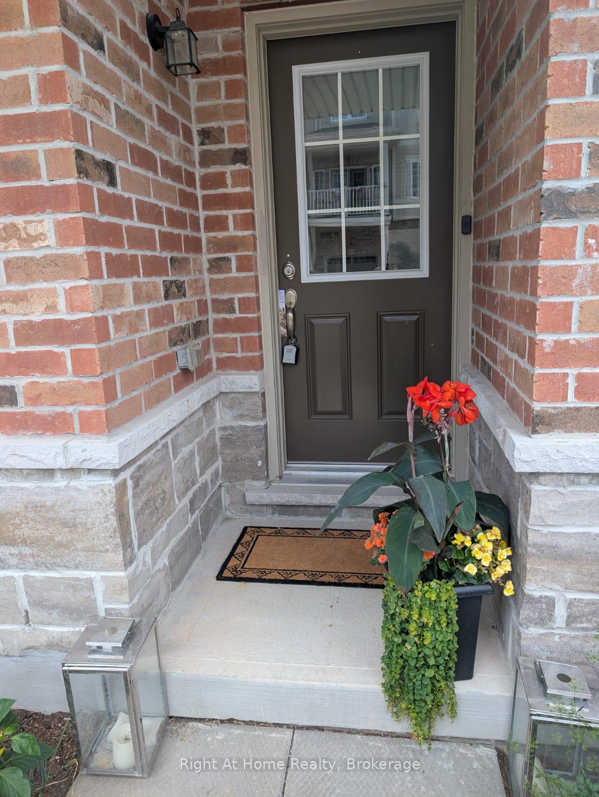 Photo 1 of 17 Roseberry Lane, Kitchener, Heritage Park/Rosemount — HOMEH