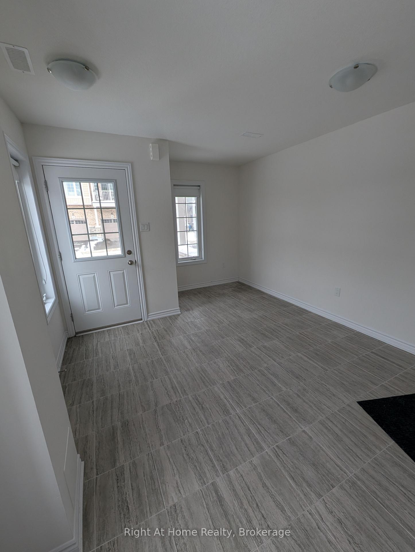 Photo 8 of 17 Roseberry Lane, Kitchener, Heritage Park/Rosemount — HOMEH