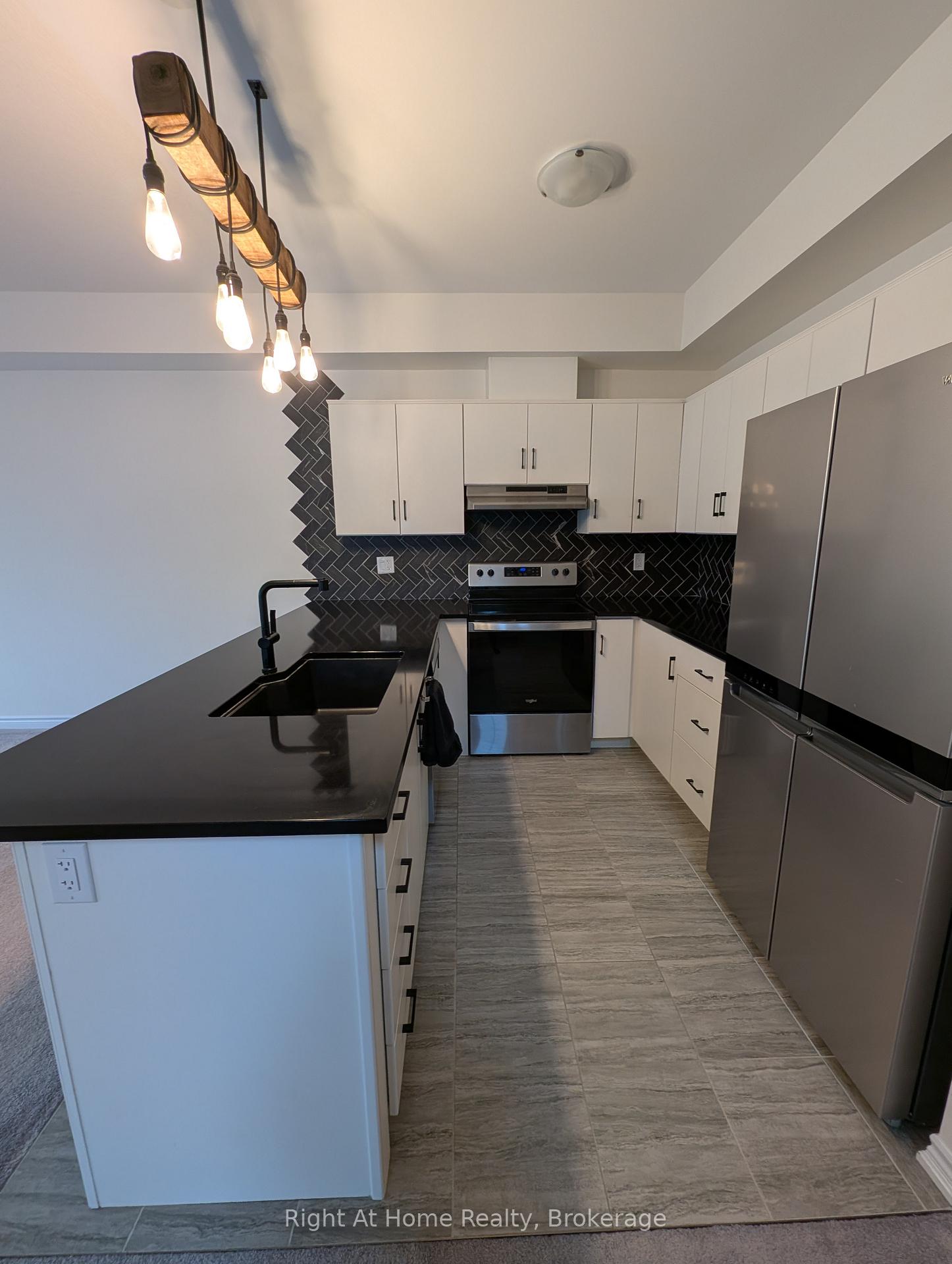 Photo 10 of 17 Roseberry Lane, Kitchener, Heritage Park/Rosemount — HOMEH