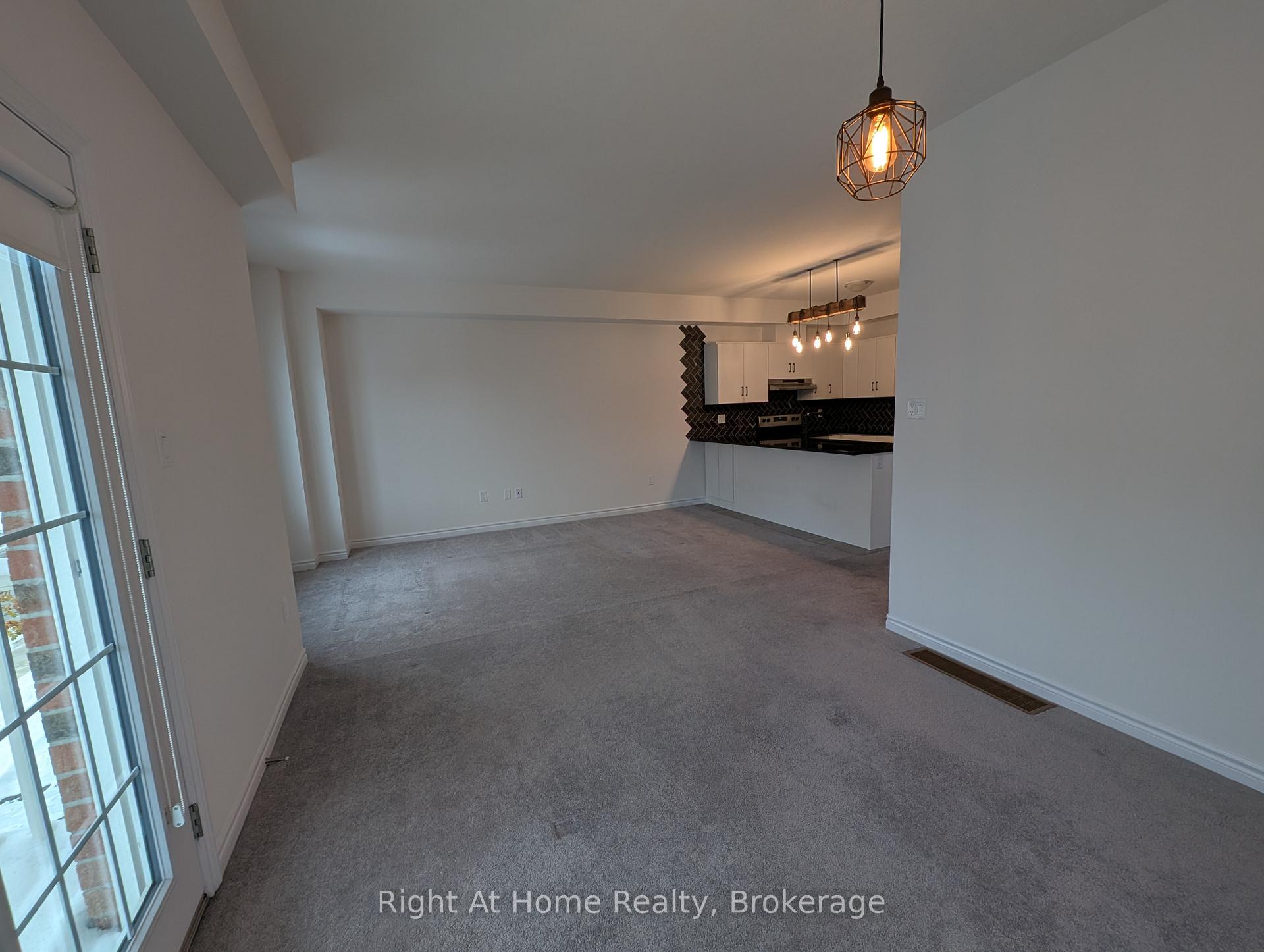 Photo 12 of 17 Roseberry Lane, Kitchener, Heritage Park/Rosemount — HOMEH
