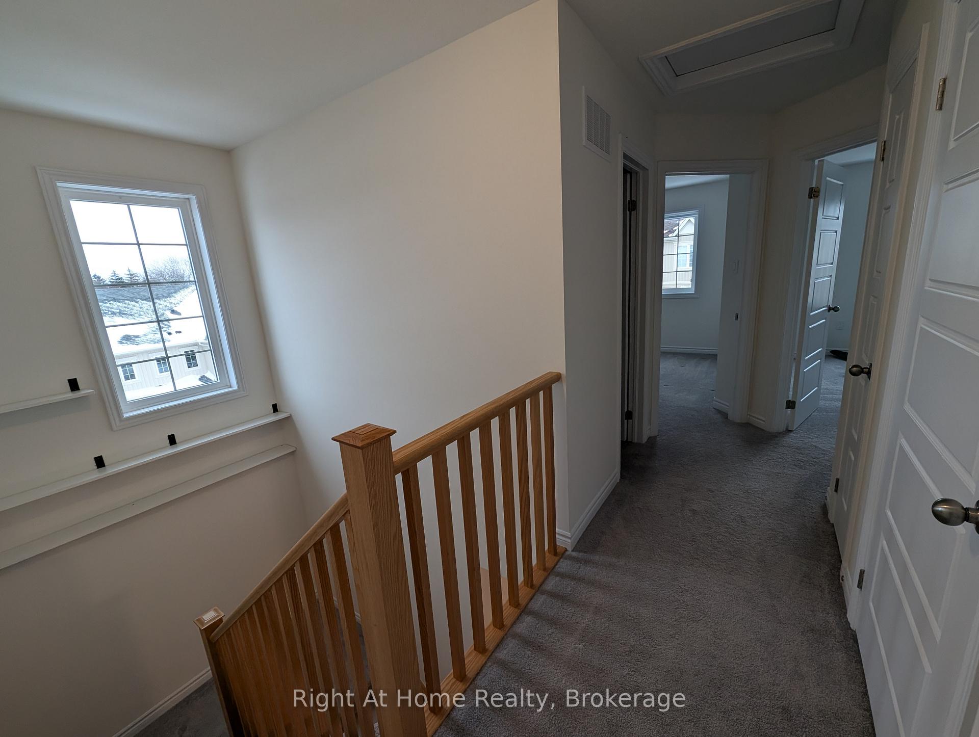 Photo 16 of 17 Roseberry Lane, Kitchener, Heritage Park/Rosemount — HOMEH
