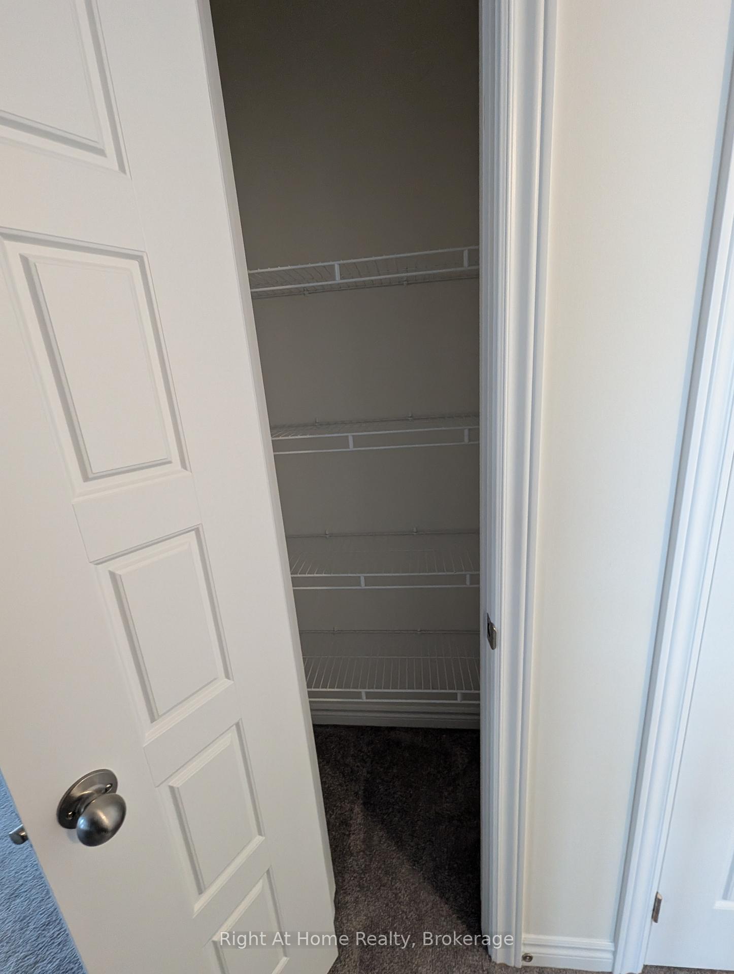 Photo 18 of 17 Roseberry Lane, Kitchener, Heritage Park/Rosemount — HOMEH