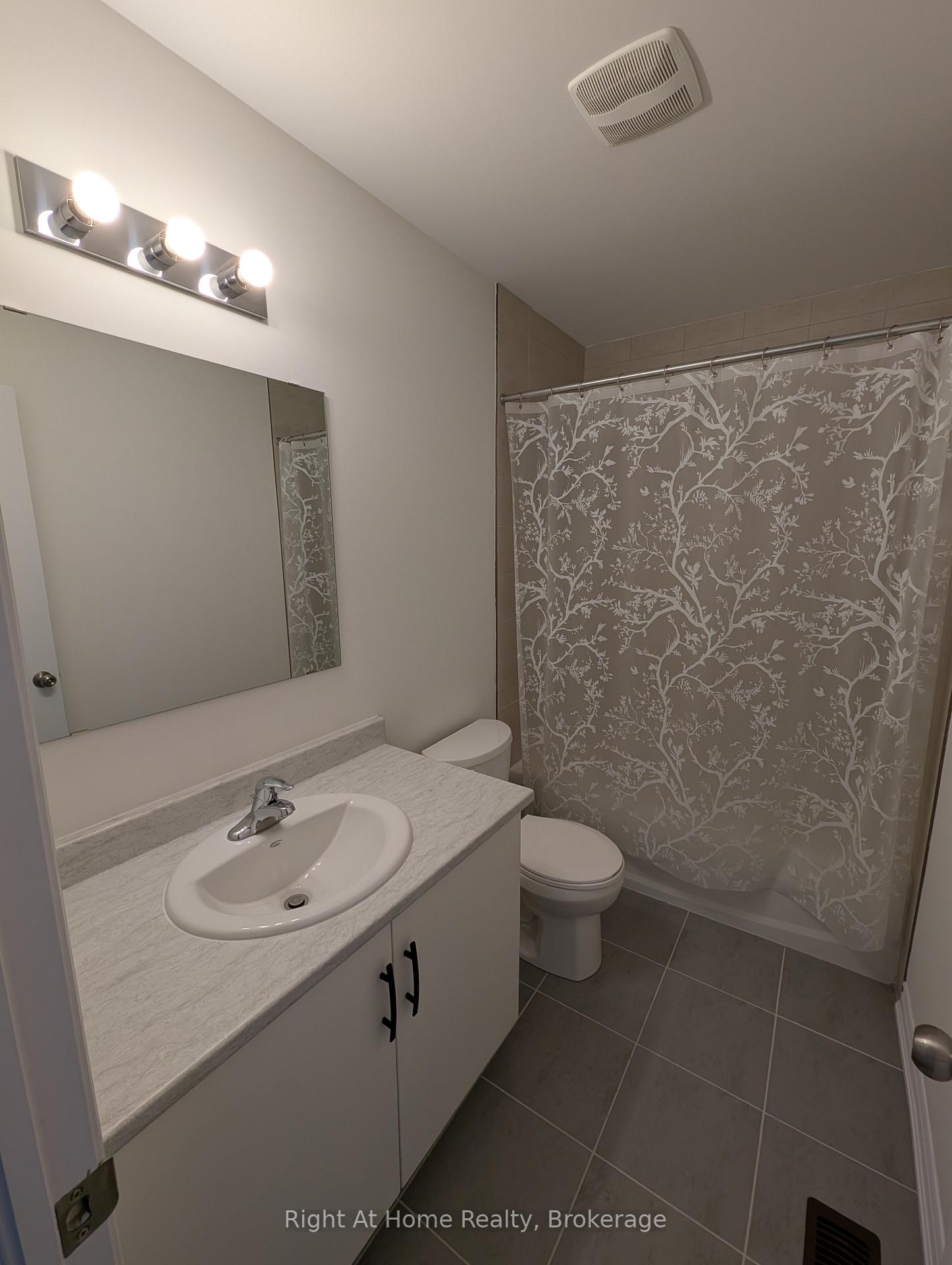 Photo 19 of 17 Roseberry Lane, Kitchener, Heritage Park/Rosemount — HOMEH
