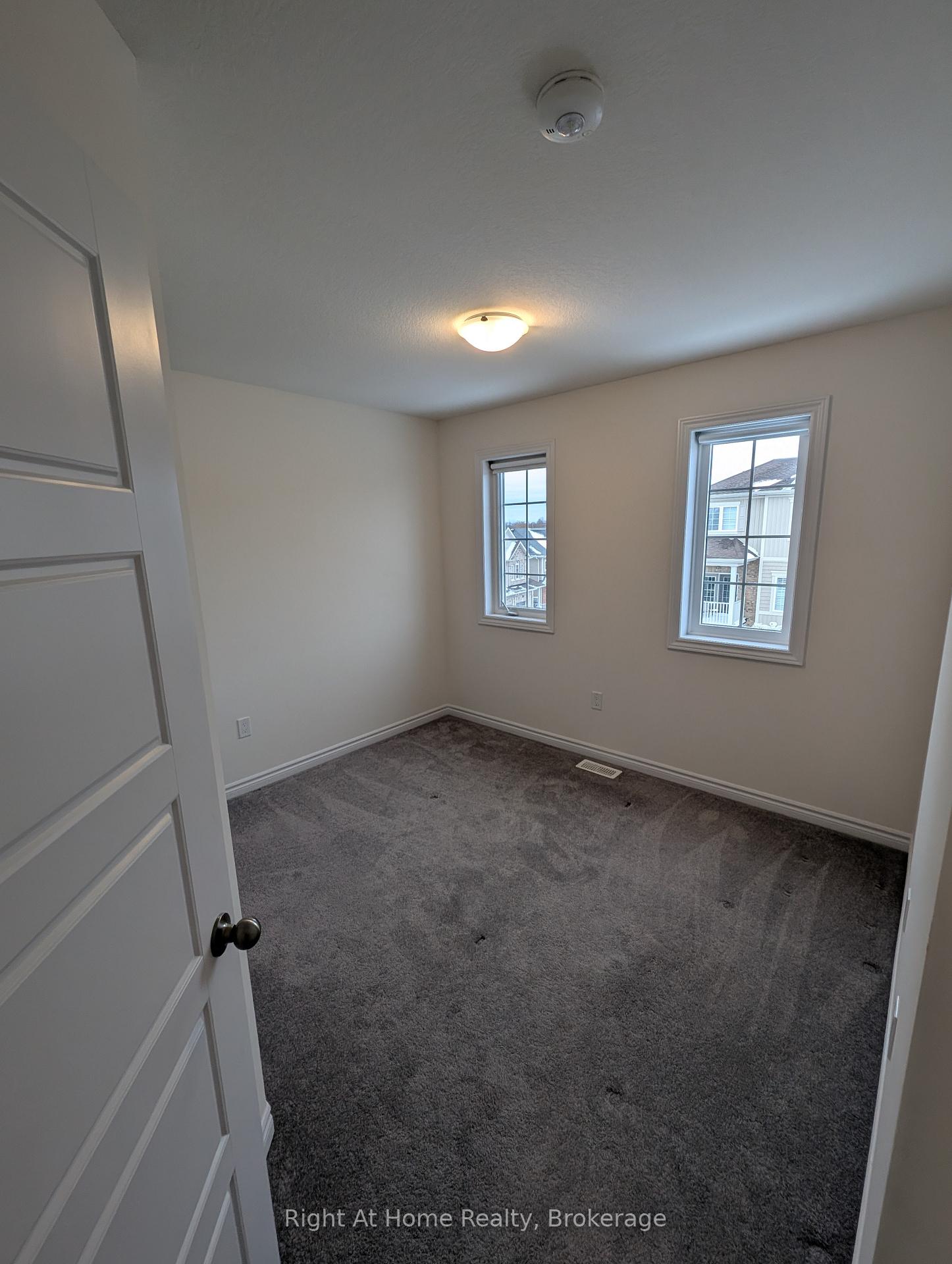 Photo 20 of 17 Roseberry Lane, Kitchener, Heritage Park/Rosemount — HOMEH