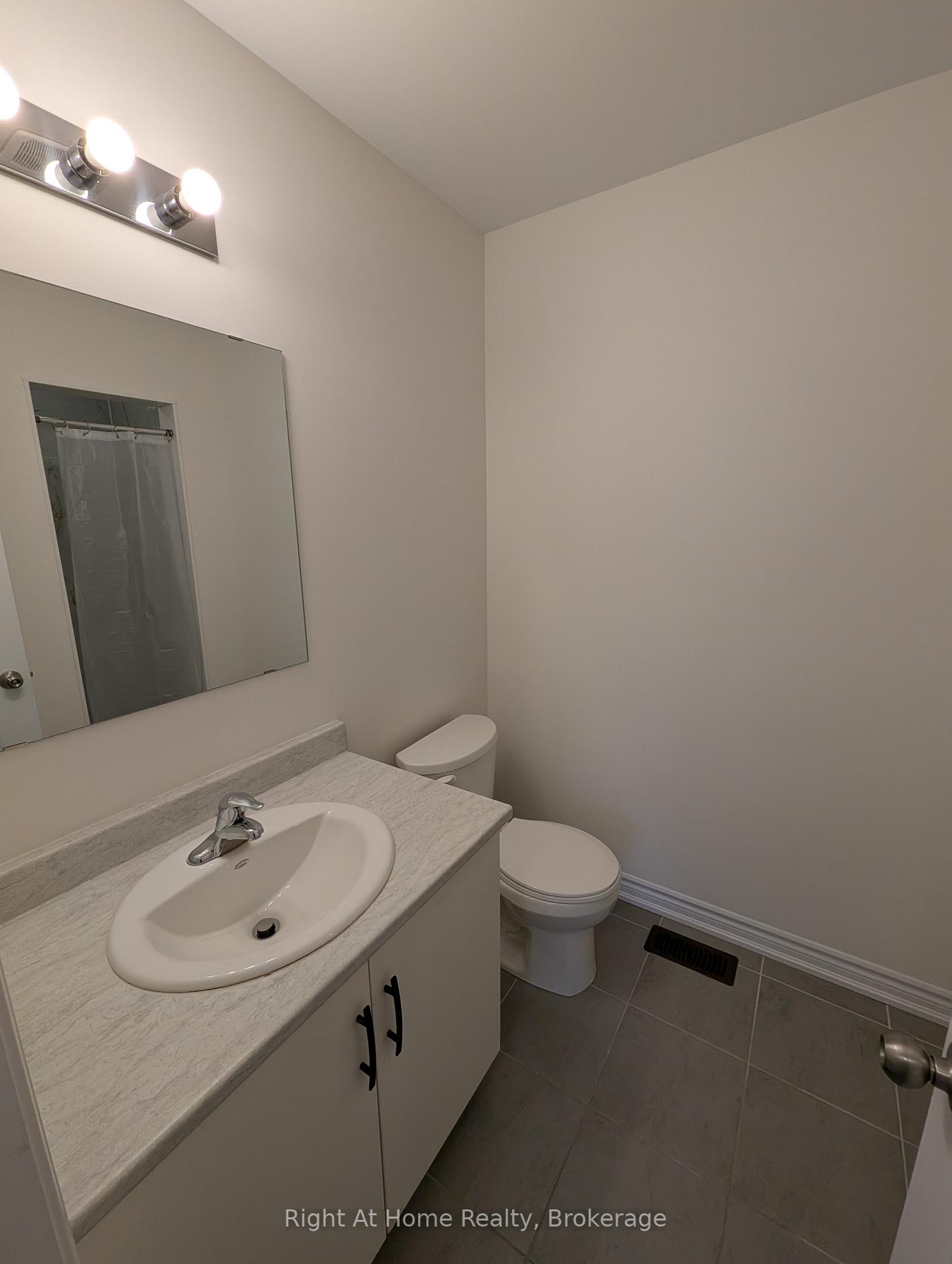 Photo 25 of 17 Roseberry Lane, Kitchener, Heritage Park/Rosemount — HOMEH