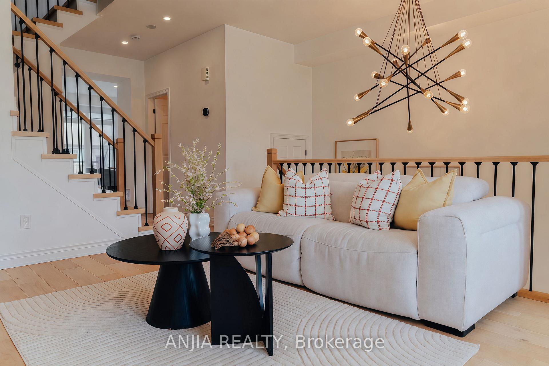 Photo 1 of 221 Dundas Way, Markham, Greensborough — HOMEH