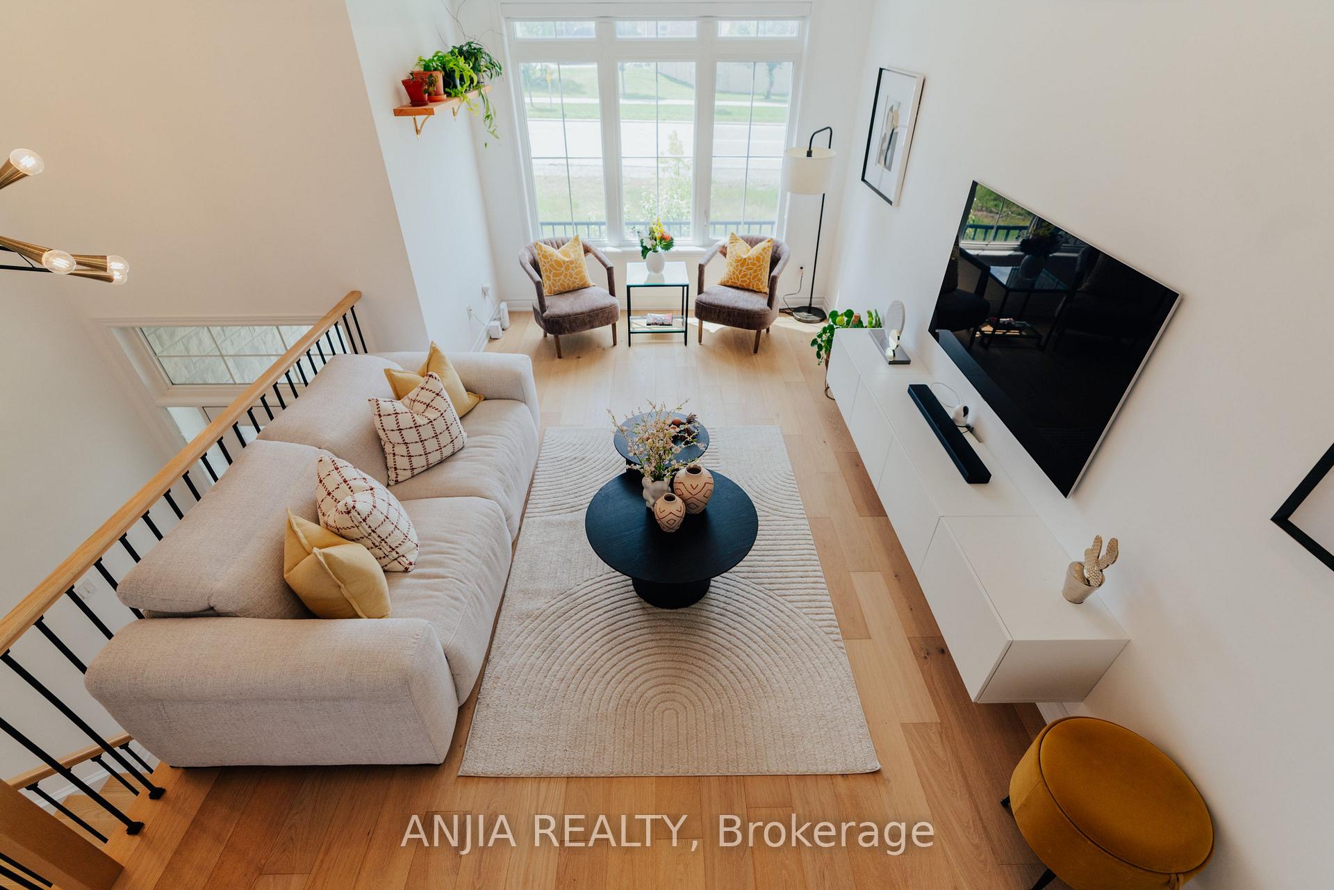 Photo 2 of 221 Dundas Way, Markham, Greensborough — HOMEH
