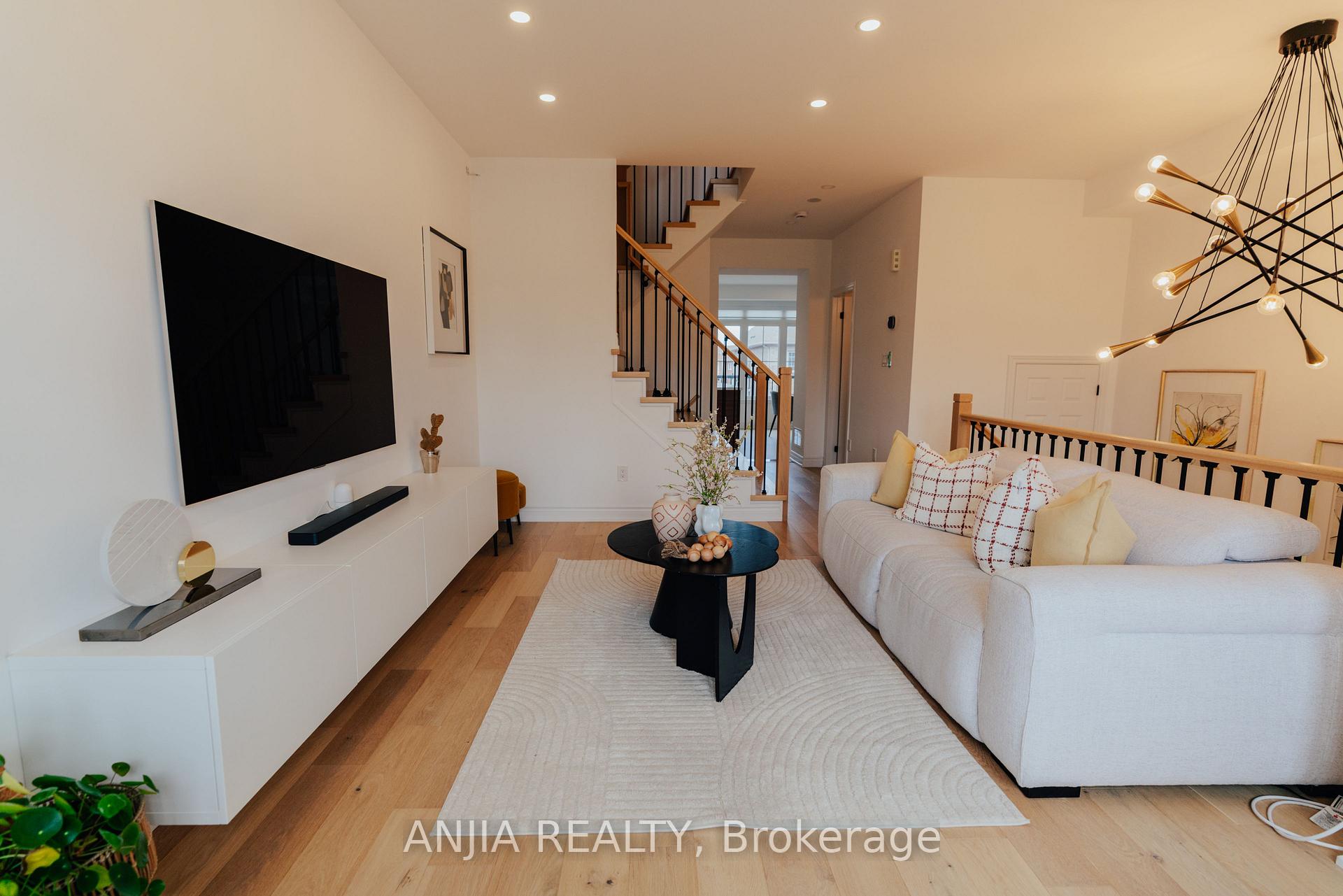 Photo 5 of 221 Dundas Way, Markham, Greensborough — HOMEH