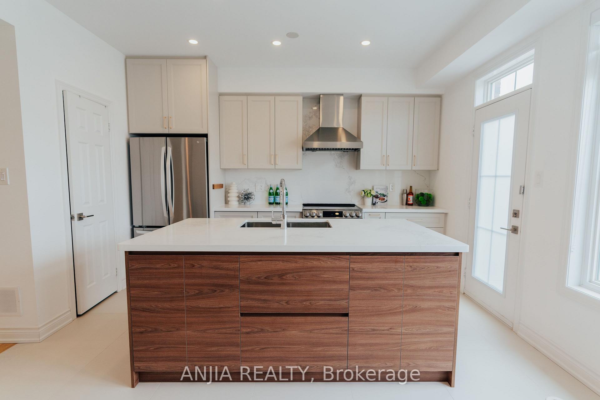 Photo 9 of 221 Dundas Way, Markham, Greensborough — HOMEH