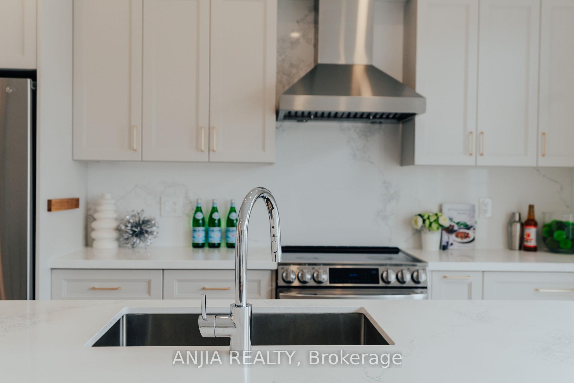 Photo 11 of 221 Dundas Way, Markham, Greensborough — HOMEH