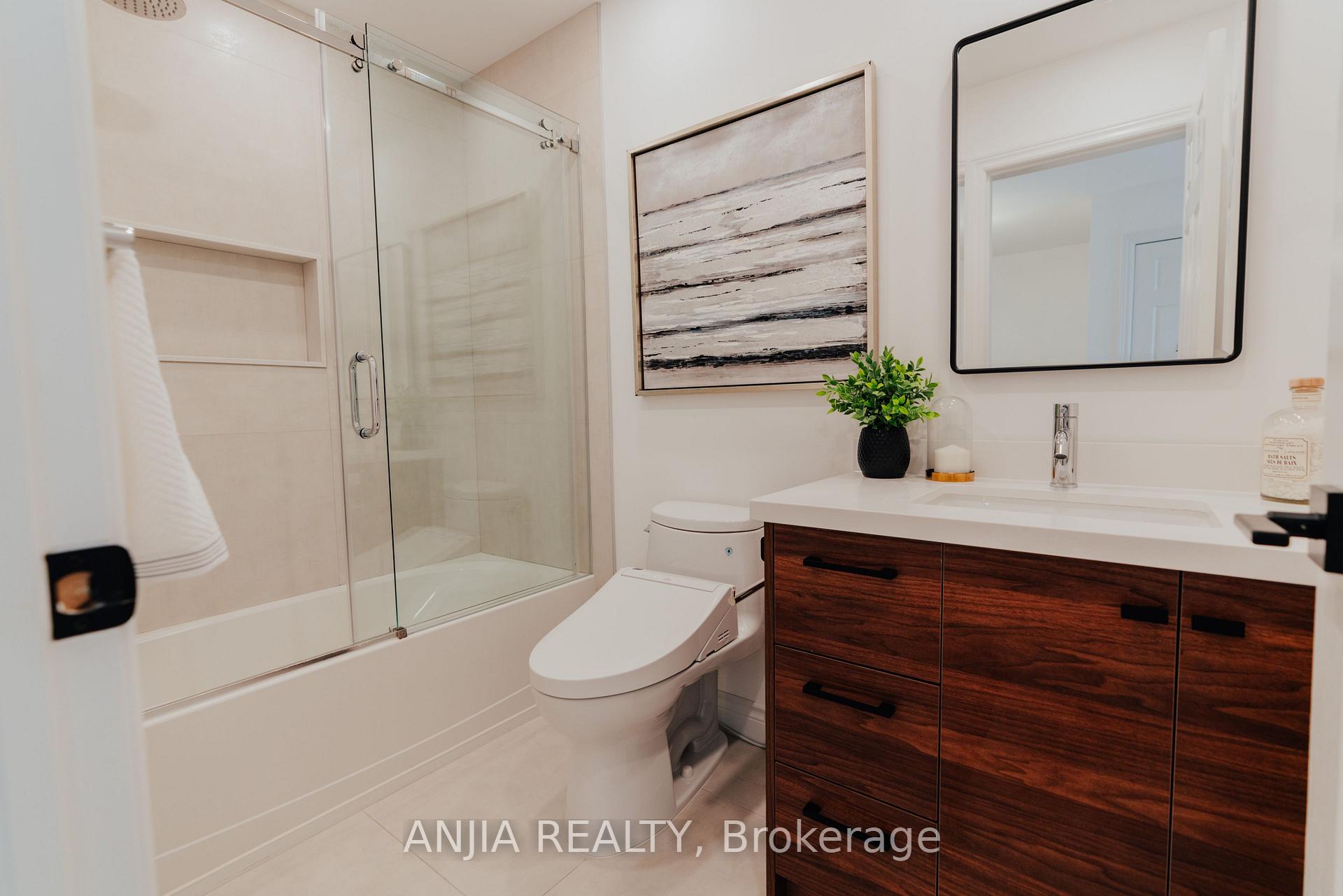 Photo 20 of 221 Dundas Way, Markham, Greensborough — HOMEH