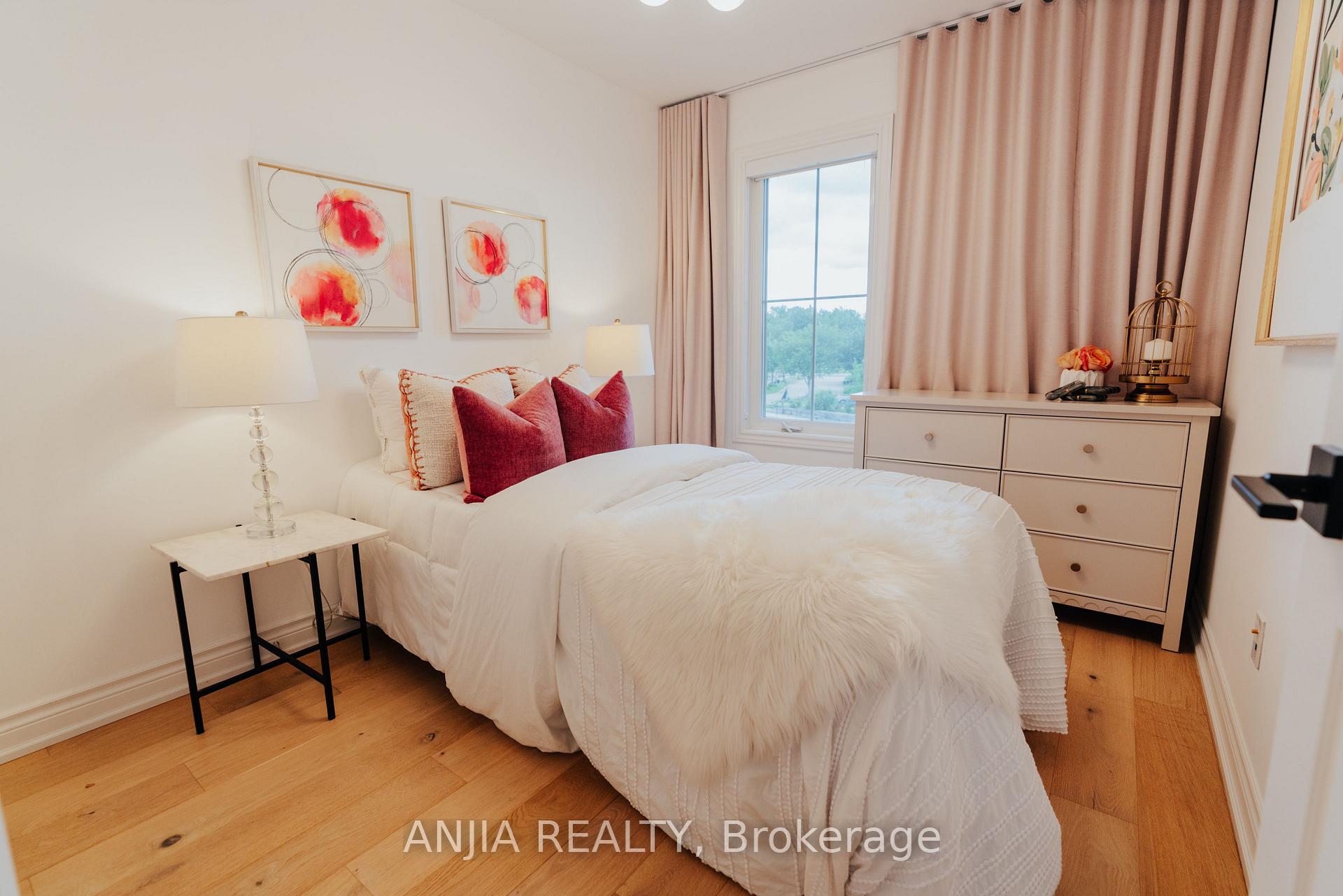 Photo 22 of 221 Dundas Way, Markham, Greensborough — HOMEH