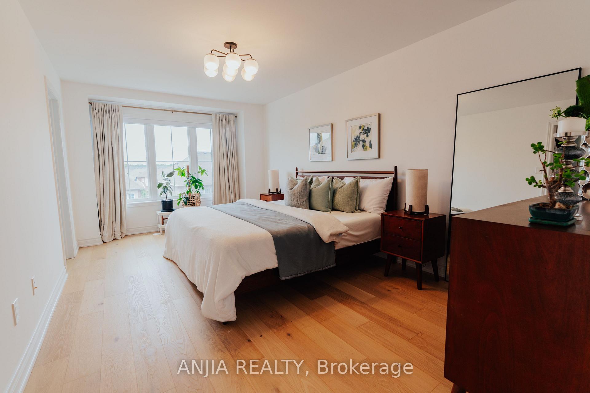 Photo 23 of 221 Dundas Way, Markham, Greensborough — HOMEH