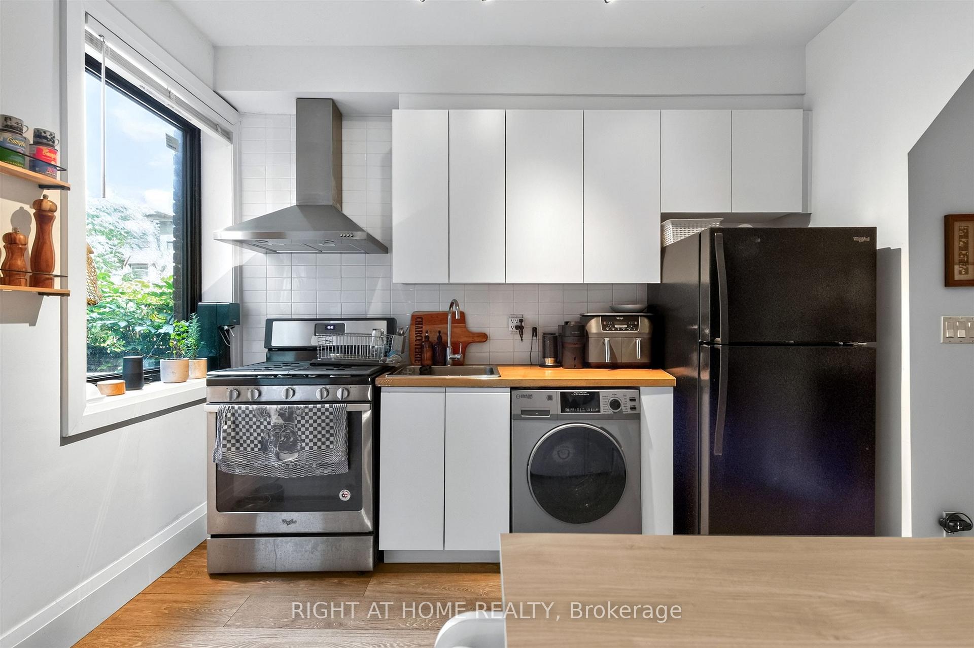 Photo 7 of 65 Rusholme Park Crescent, Toronto, Little Portugal — HOMEH
