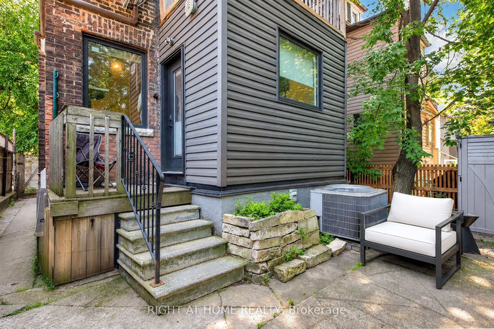 Photo 24 of 65 Rusholme Park Crescent, Toronto, Little Portugal — HOMEH