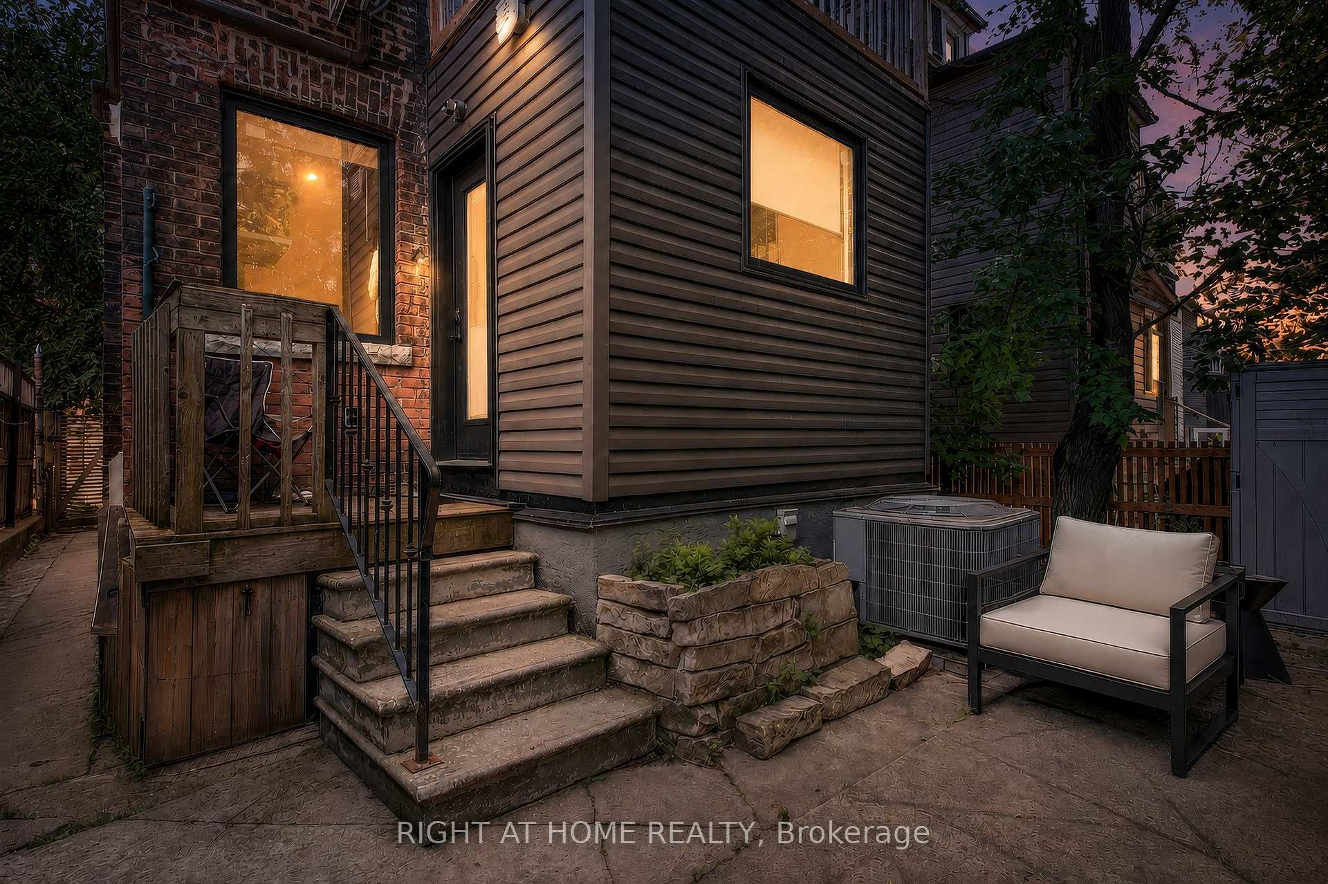 Photo 25 of 65 Rusholme Park Crescent, Toronto, Little Portugal — HOMEH