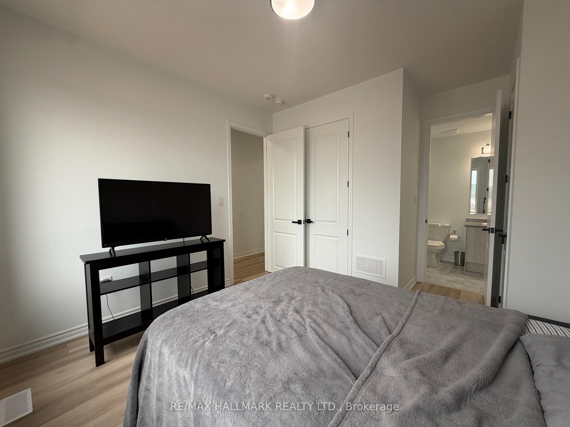 Photo 7 of 3384 Wrybill Path, Oakville, Joshua Meadows — HOMEH