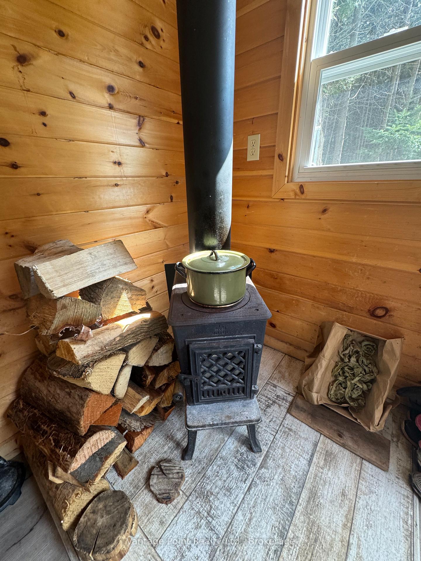 Photo 23 of 796331 East Back Line, Chatsworth — HOMEH