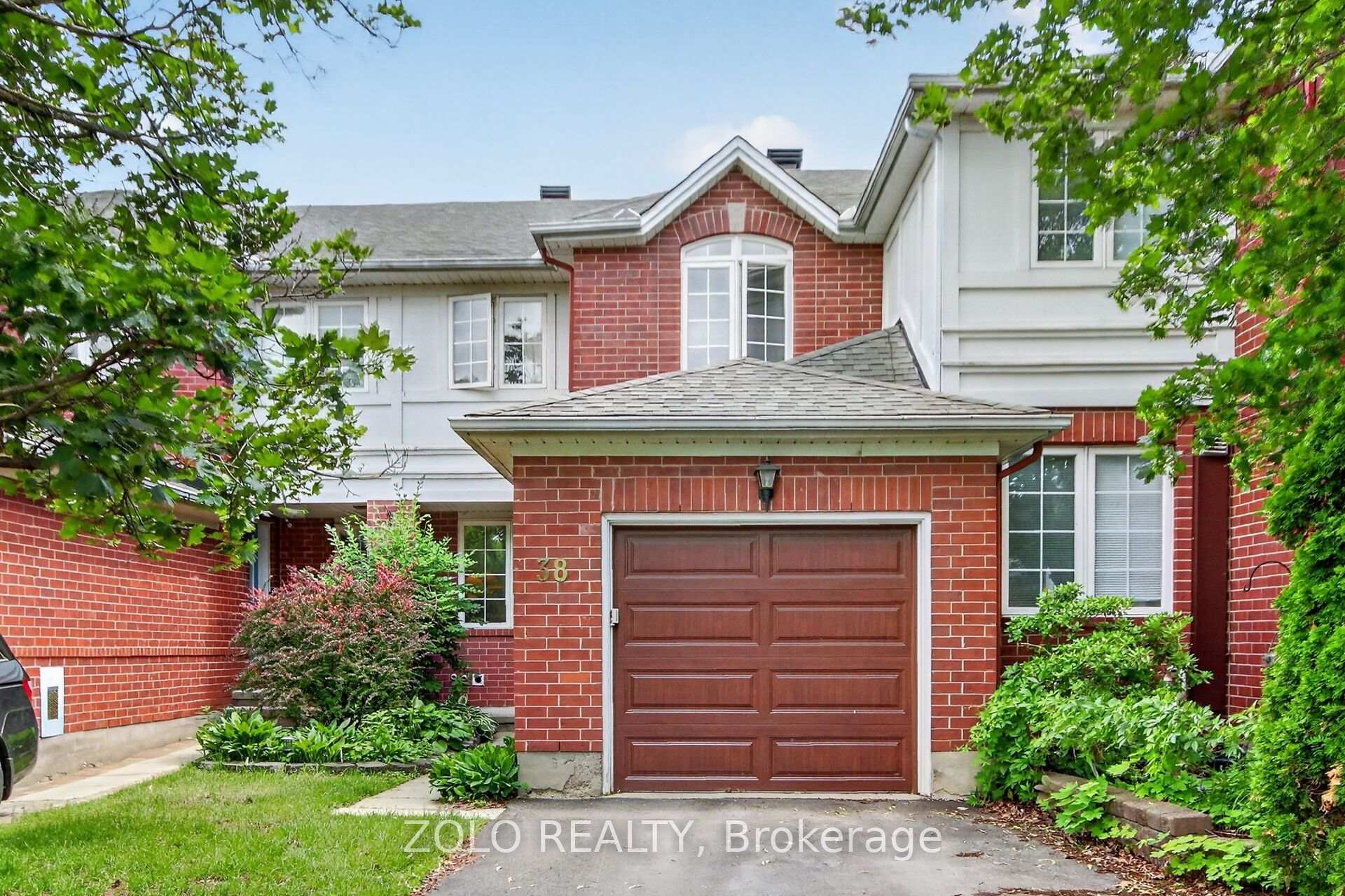 Photo 3 of 38 Central Park Drive, Ottawa, Central Park — HOMEH