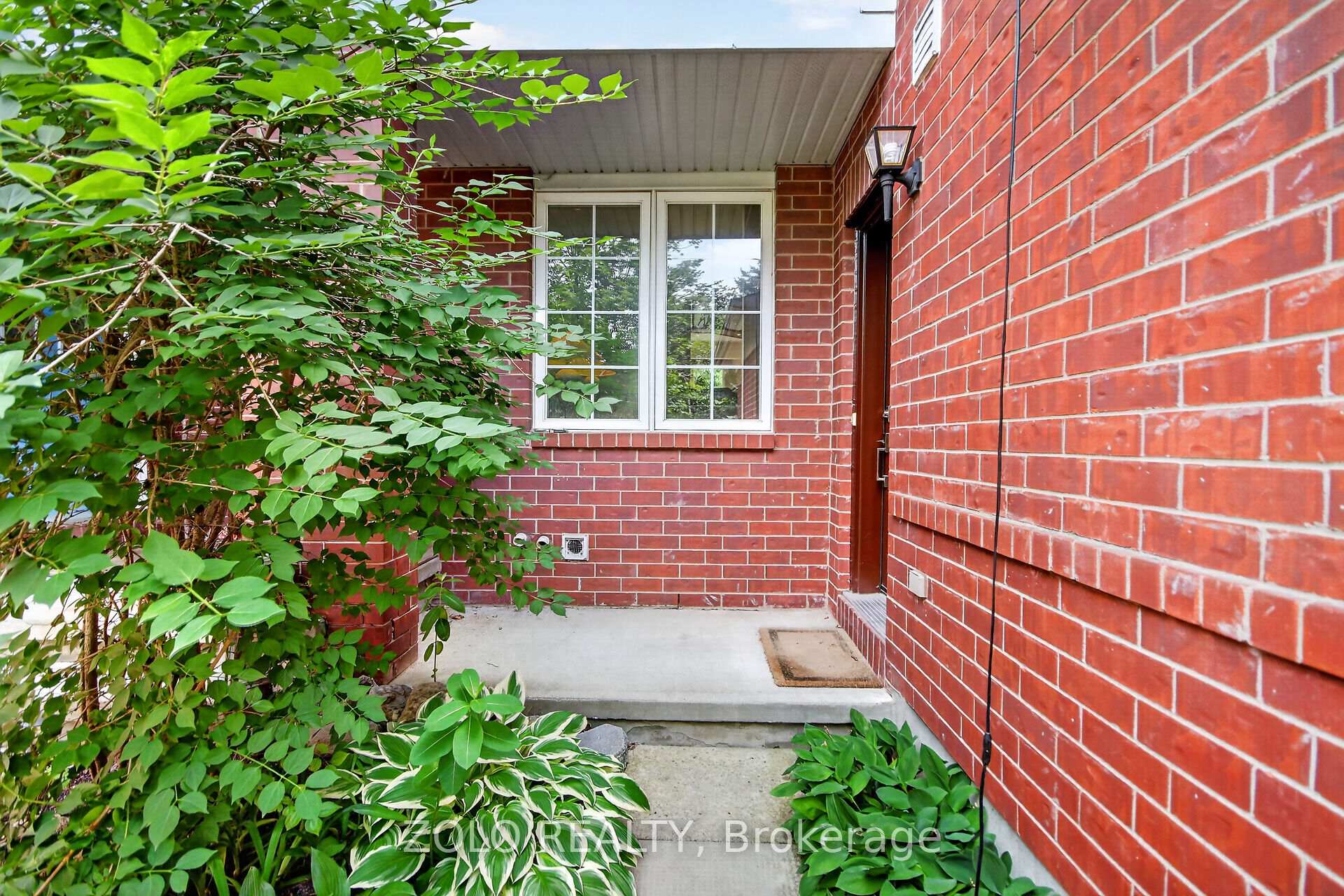 Photo 4 of 38 Central Park Drive, Ottawa, Central Park — HOMEH