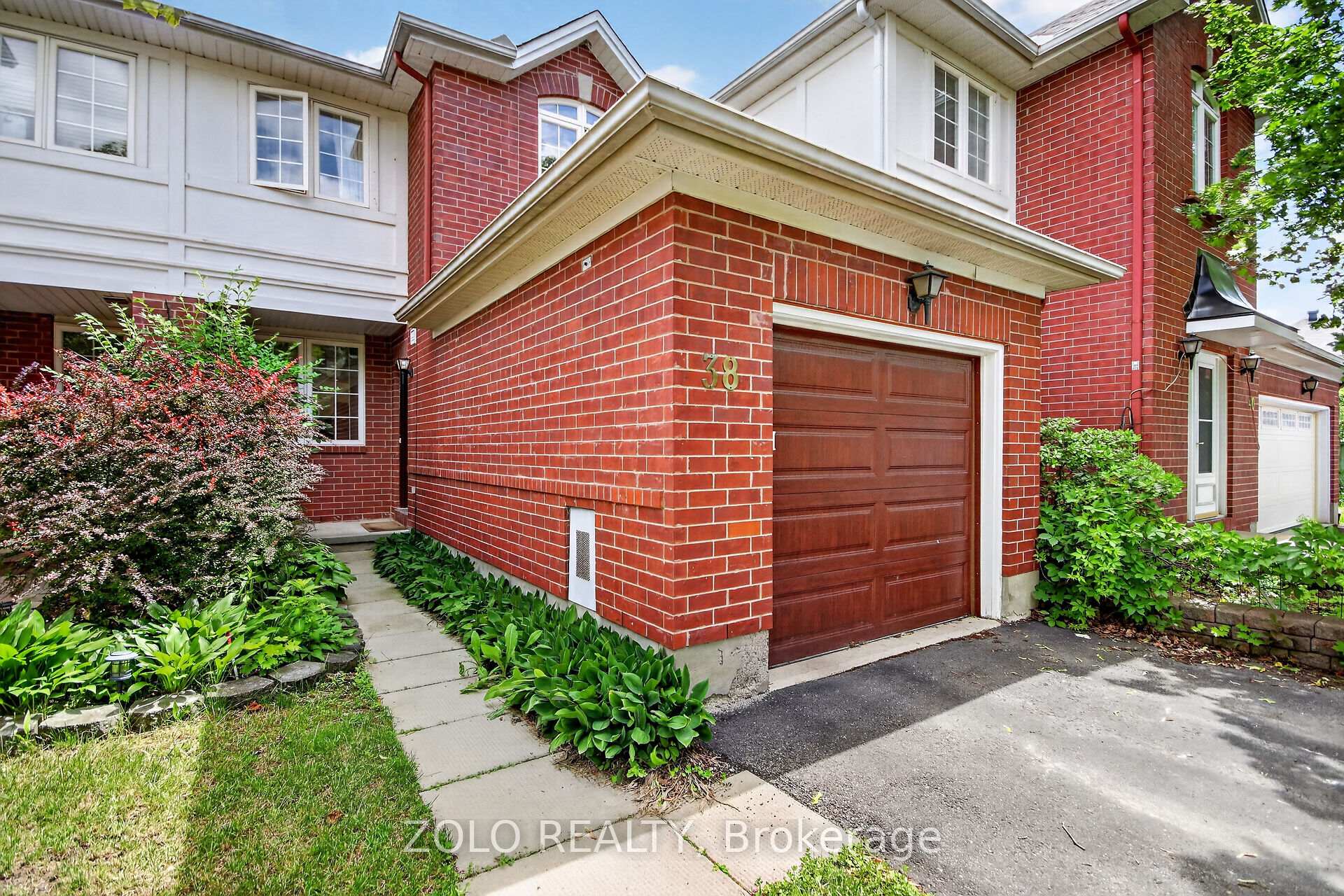Photo 5 of 38 Central Park Drive, Ottawa, Central Park — HOMEH