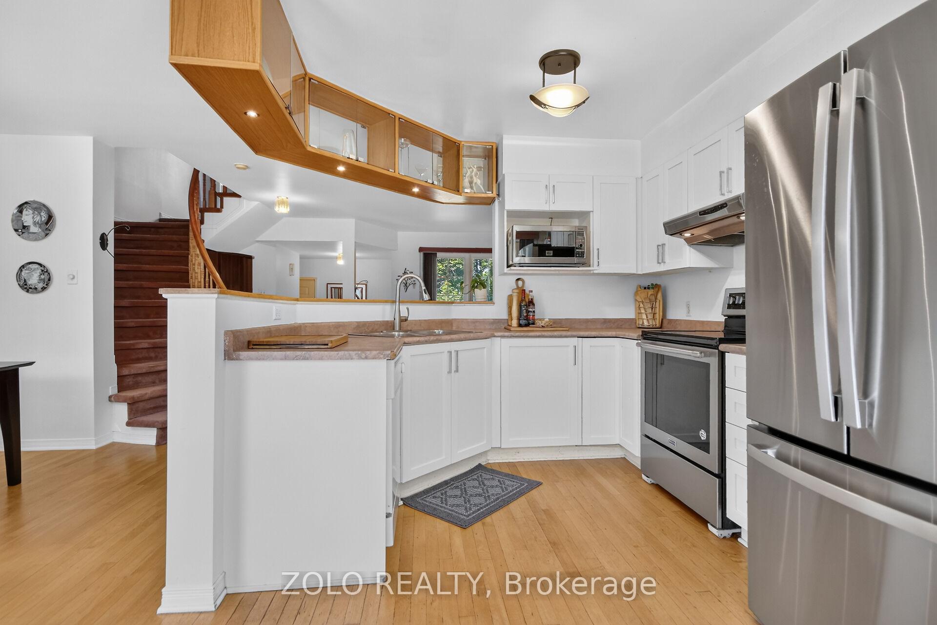 Photo 10 of 38 Central Park Drive, Ottawa, Central Park — HOMEH