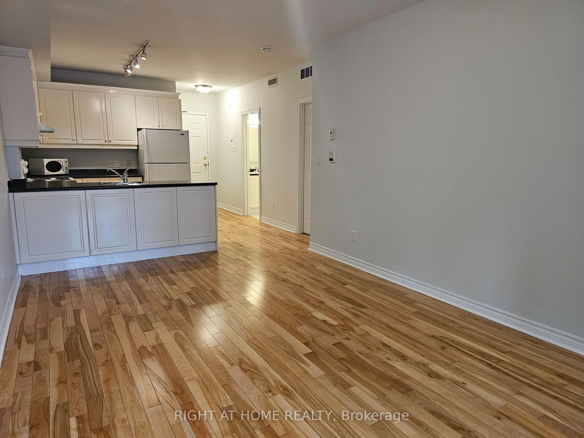 Photo 8 of Unit 203, 648A Yonge Street, Toronto, Church-Yonge Corridor — HOMEH