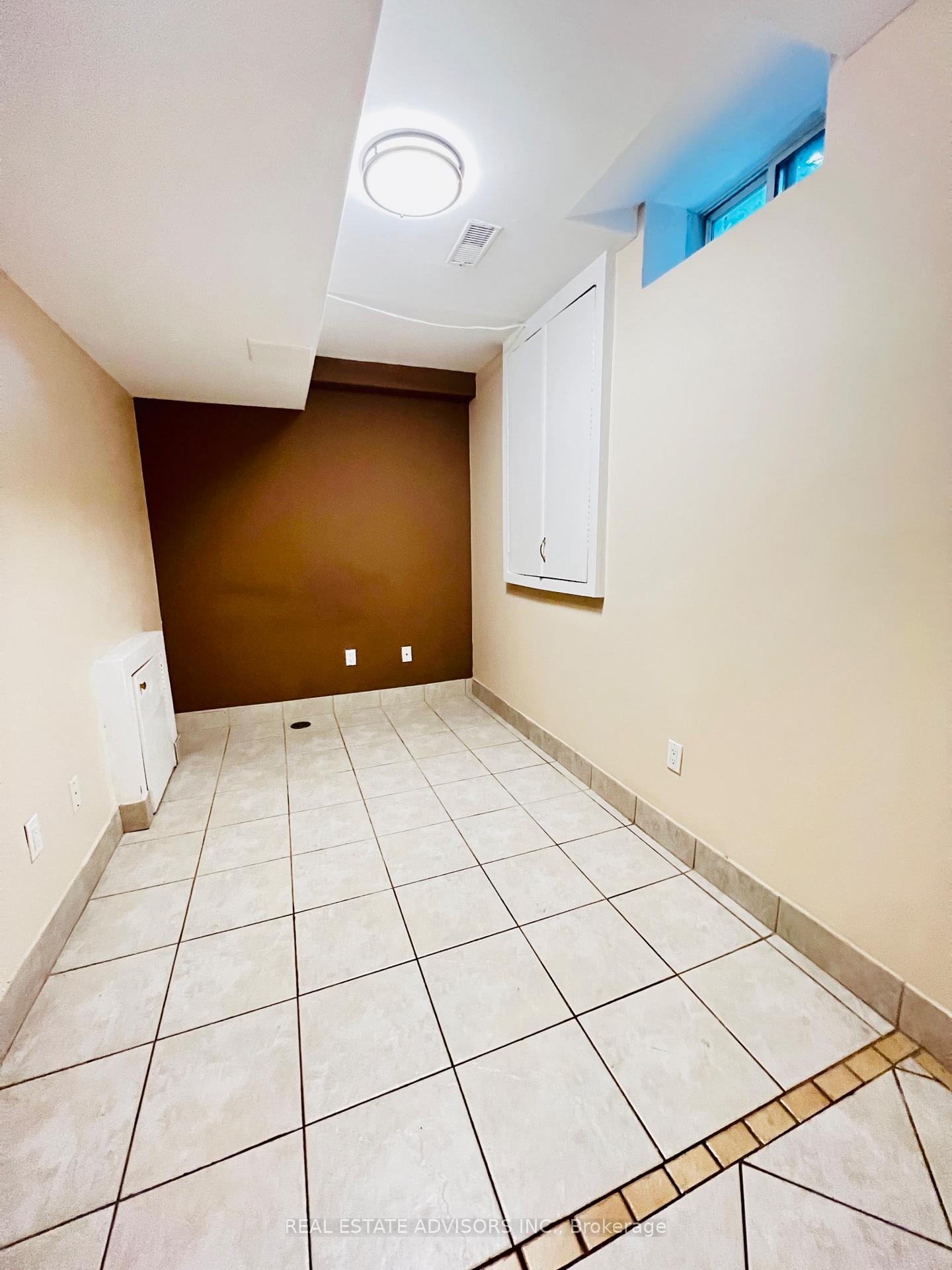 Photo 3 of 2 Adam Ernst Basement Court, Vaughan, Vellore Village — HOMEH