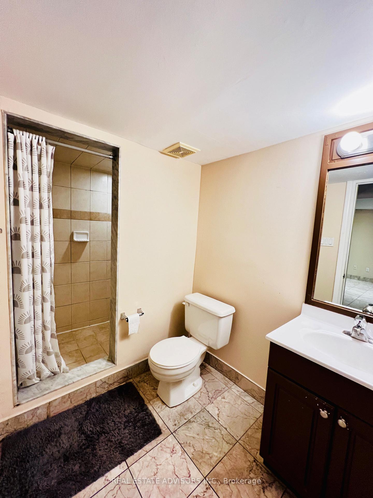 Photo 5 of 2 Adam Ernst Basement Court, Vaughan, Vellore Village — HOMEH