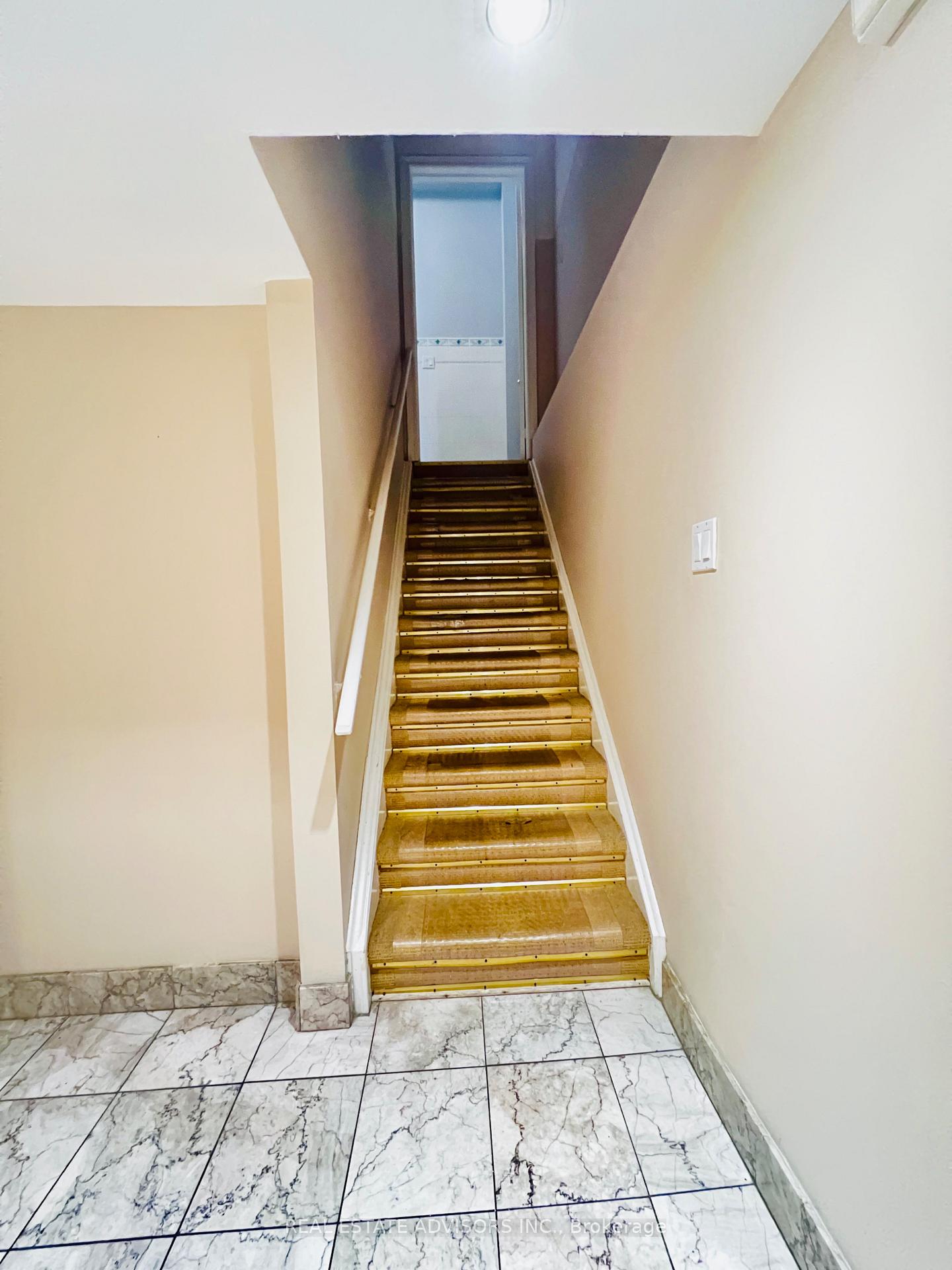Photo 6 of 2 Adam Ernst Basement Court, Vaughan, Vellore Village — HOMEH