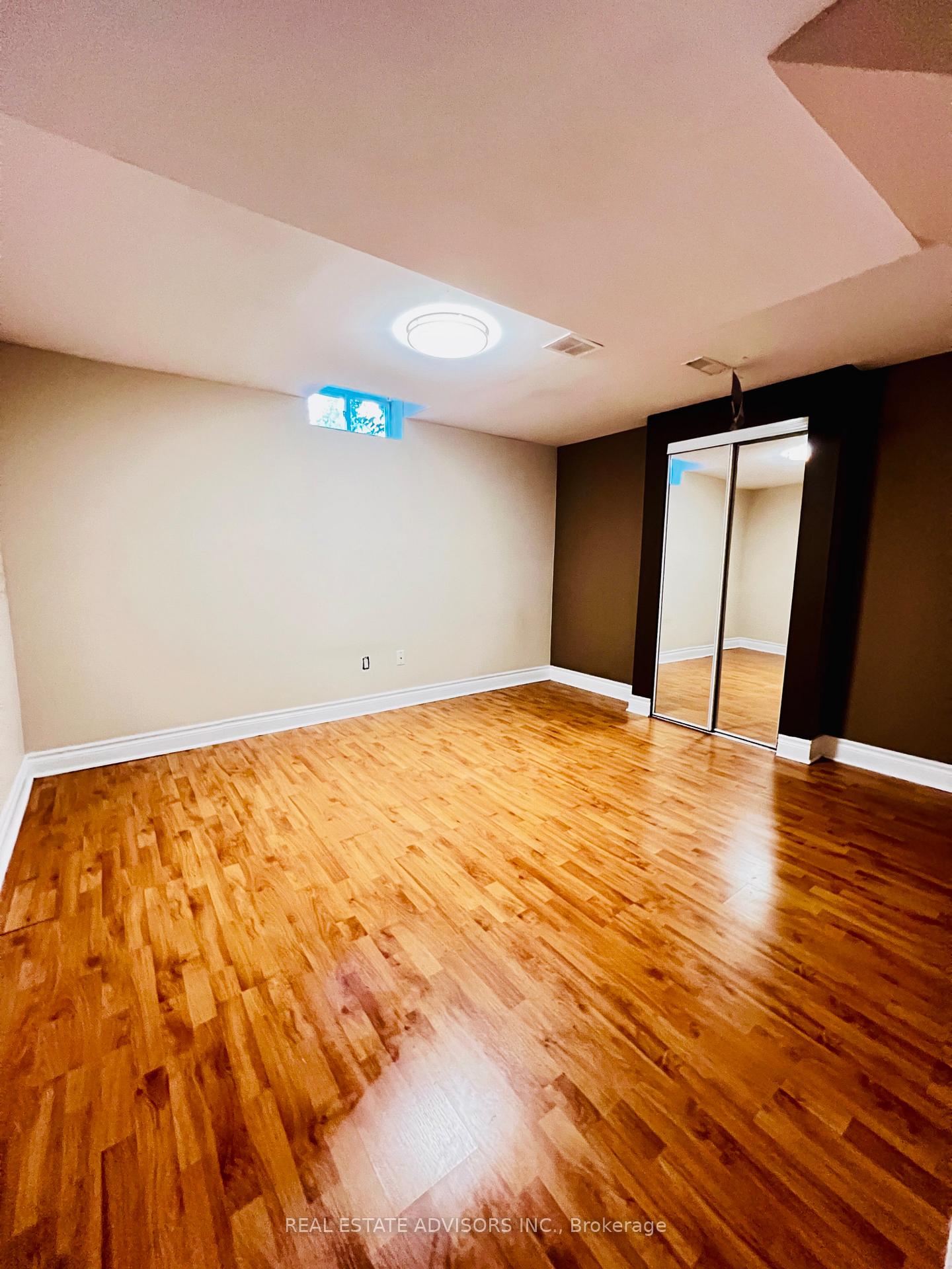Photo 7 of 2 Adam Ernst Basement Court, Vaughan, Vellore Village — HOMEH
