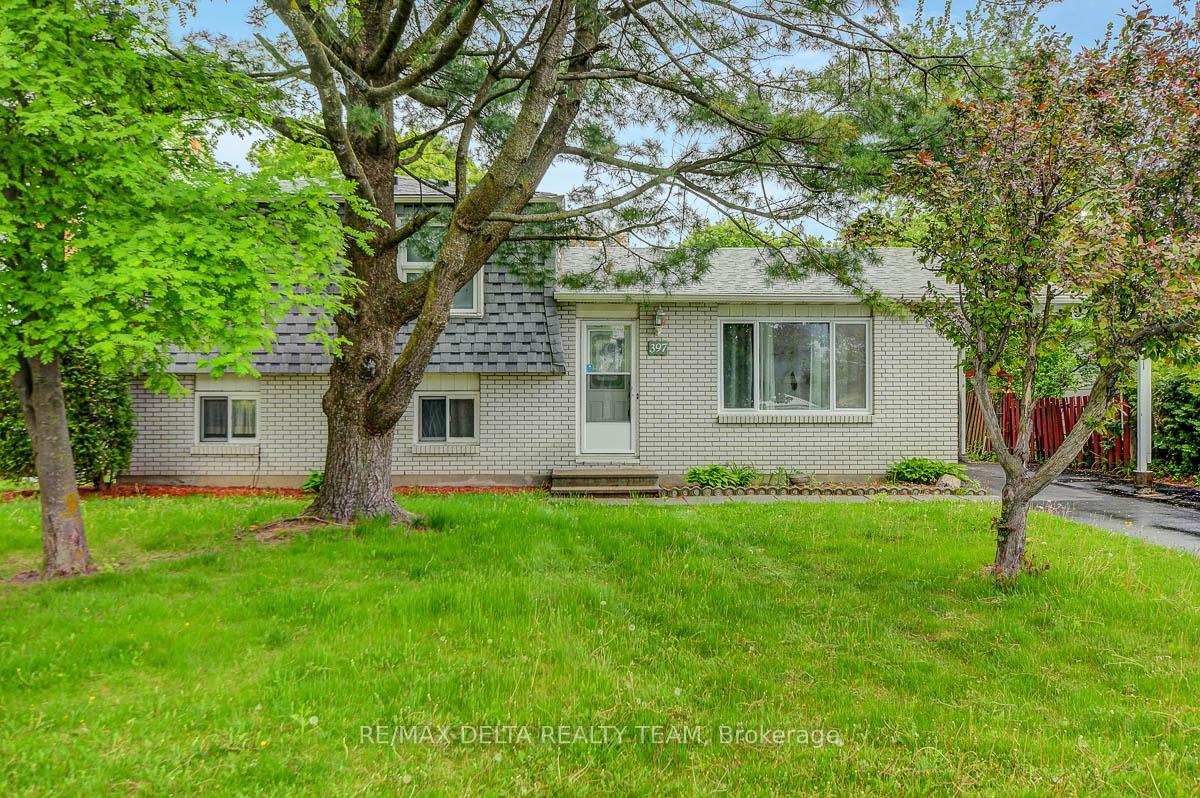 Photo 2 of 397 Phoenix Crescent, Ottawa, Bilberry Creek/Queenswood Heights — HOMEH
