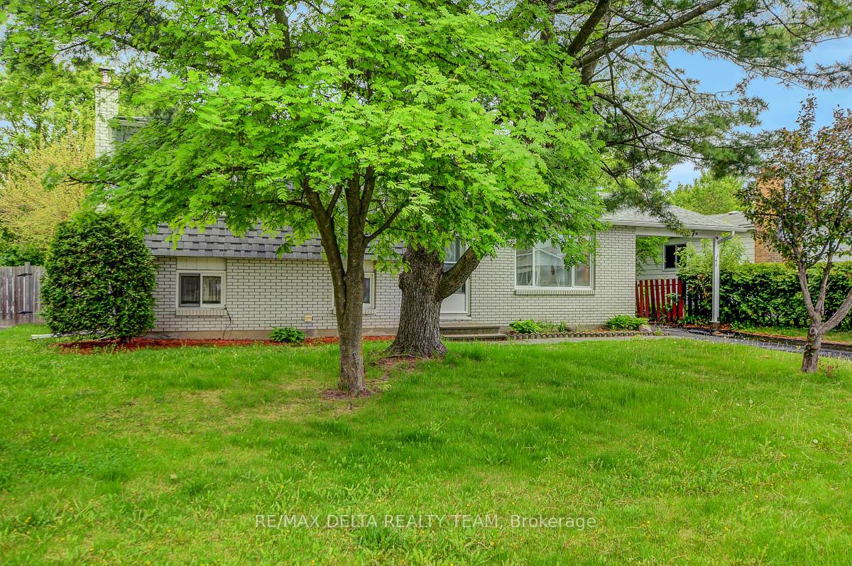 Photo 3 of 397 Phoenix Crescent, Ottawa, Bilberry Creek/Queenswood Heights — HOMEH