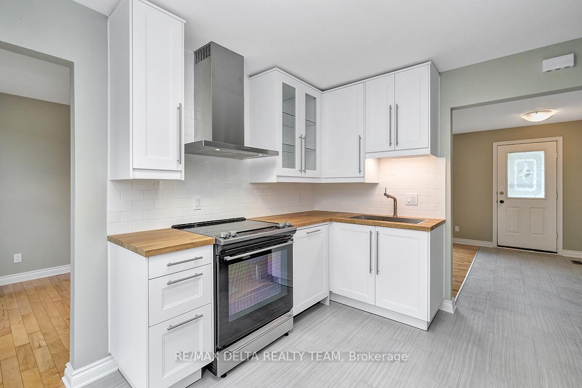 Photo 15 of 397 Phoenix Crescent, Ottawa, Bilberry Creek/Queenswood Heights — HOMEH
