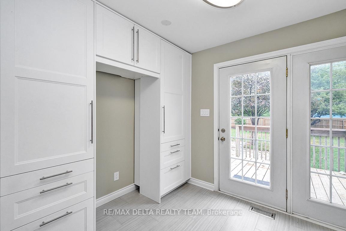 Photo 17 of 397 Phoenix Crescent, Ottawa, Bilberry Creek/Queenswood Heights — HOMEH
