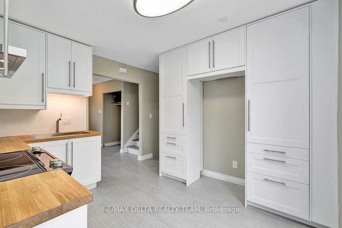 Photo 18 of 397 Phoenix Crescent, Ottawa, Bilberry Creek/Queenswood Heights — HOMEH