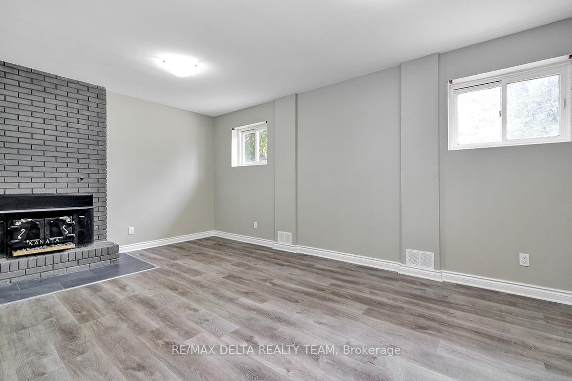 Photo 19 of 397 Phoenix Crescent, Ottawa, Bilberry Creek/Queenswood Heights — HOMEH