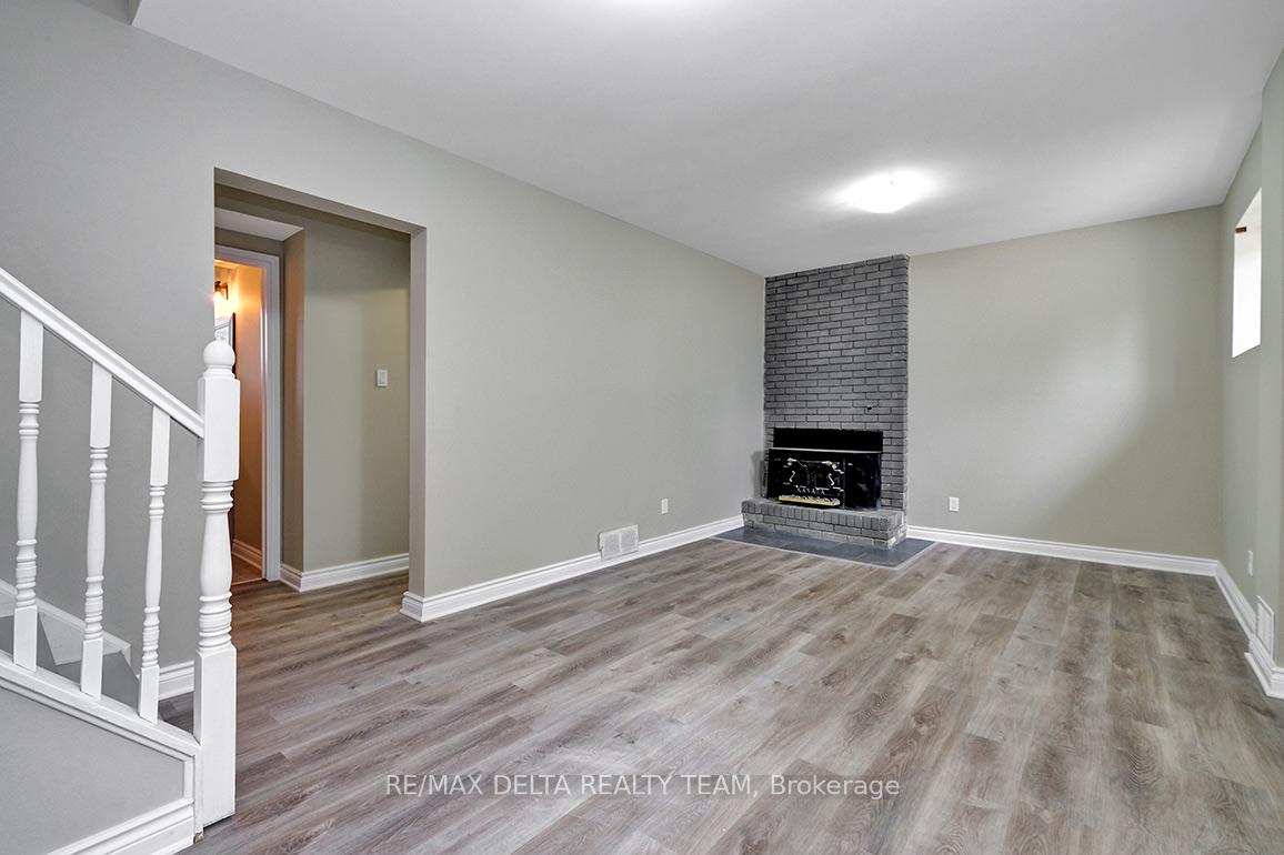 Photo 22 of 397 Phoenix Crescent, Ottawa, Bilberry Creek/Queenswood Heights — HOMEH