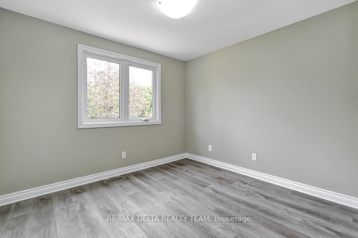 Photo 28 of 397 Phoenix Crescent, Ottawa, Bilberry Creek/Queenswood Heights — HOMEH