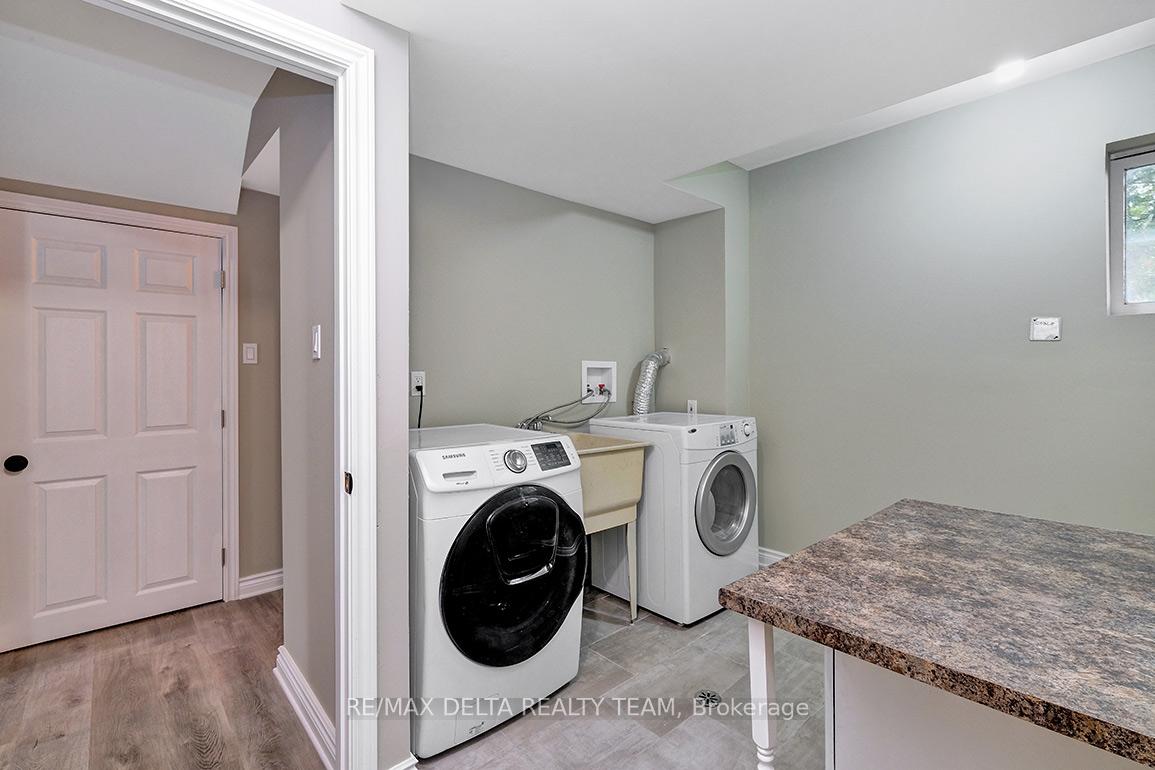 Photo 31 of 397 Phoenix Crescent, Ottawa, Bilberry Creek/Queenswood Heights — HOMEH
