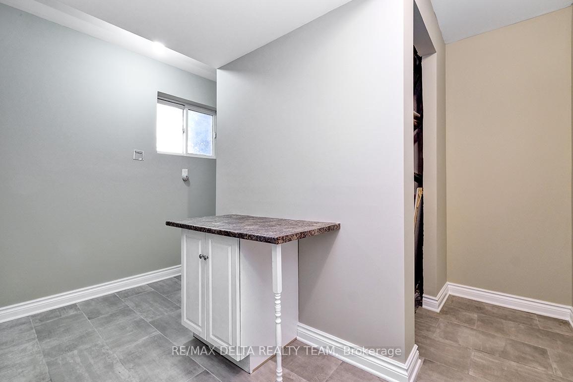 Photo 32 of 397 Phoenix Crescent, Ottawa, Bilberry Creek/Queenswood Heights — HOMEH