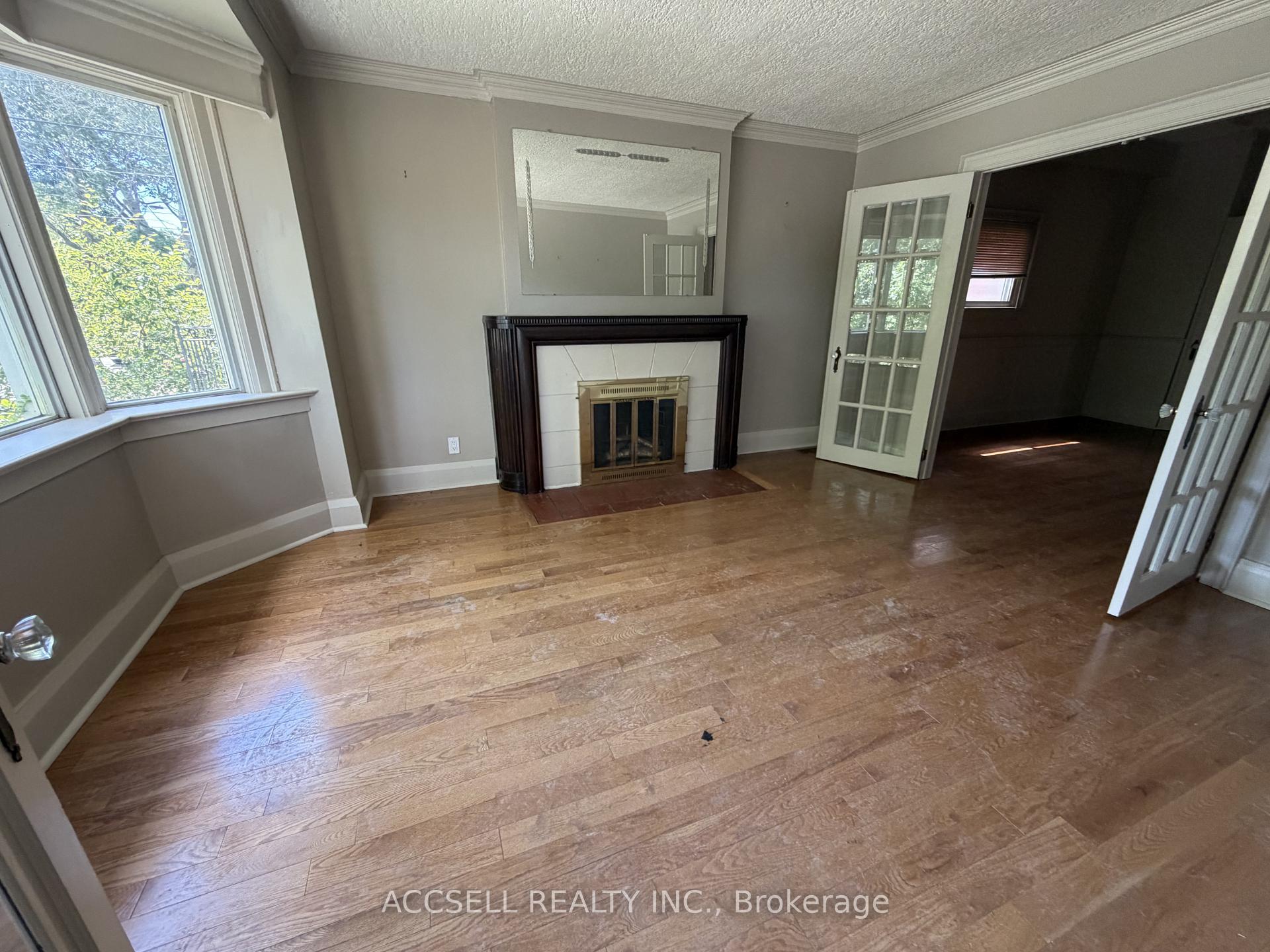 Photo 3 of 64 Parklea Drive, Toronto, Leaside — HOMEH