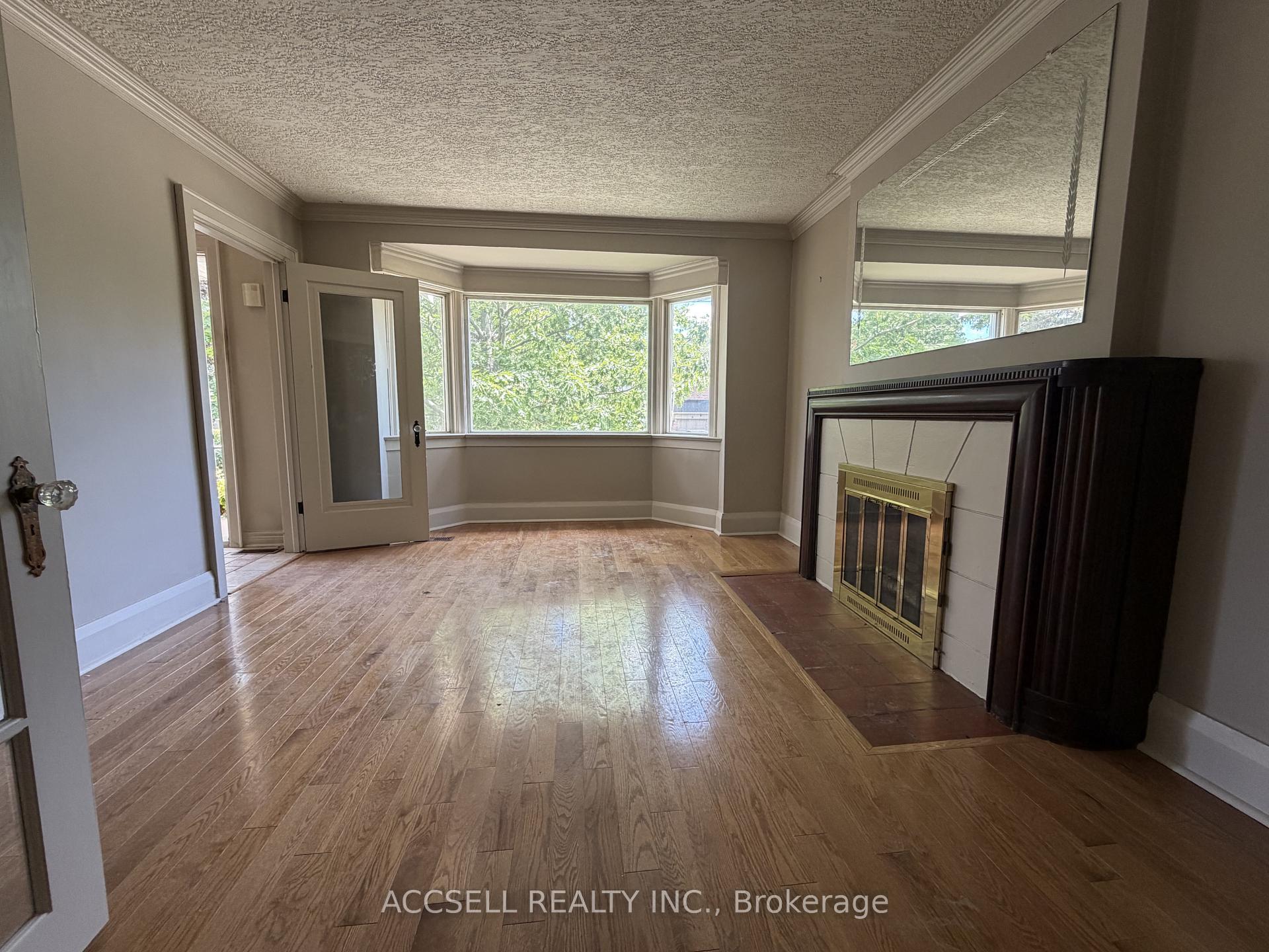 Photo 5 of 64 Parklea Drive, Toronto, Leaside — HOMEH