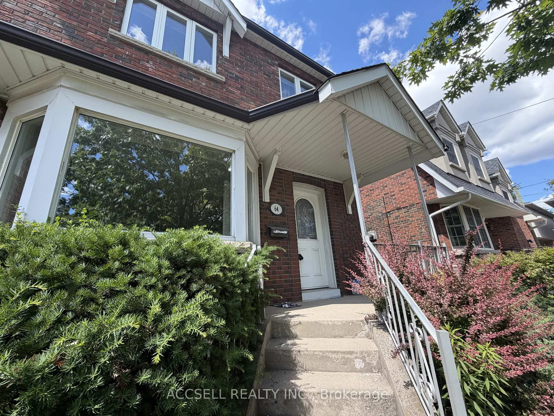 Photo 4 of 64 Parklea Drive, Toronto, Leaside — HOMEH