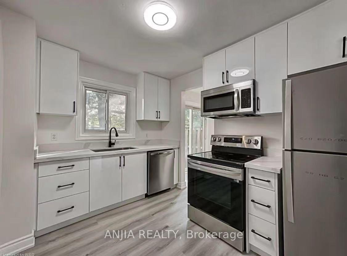 Photo 3 of Unit 31, 2 Weiden Street, St. Catharines, Bunting/Linwell — HOMEH