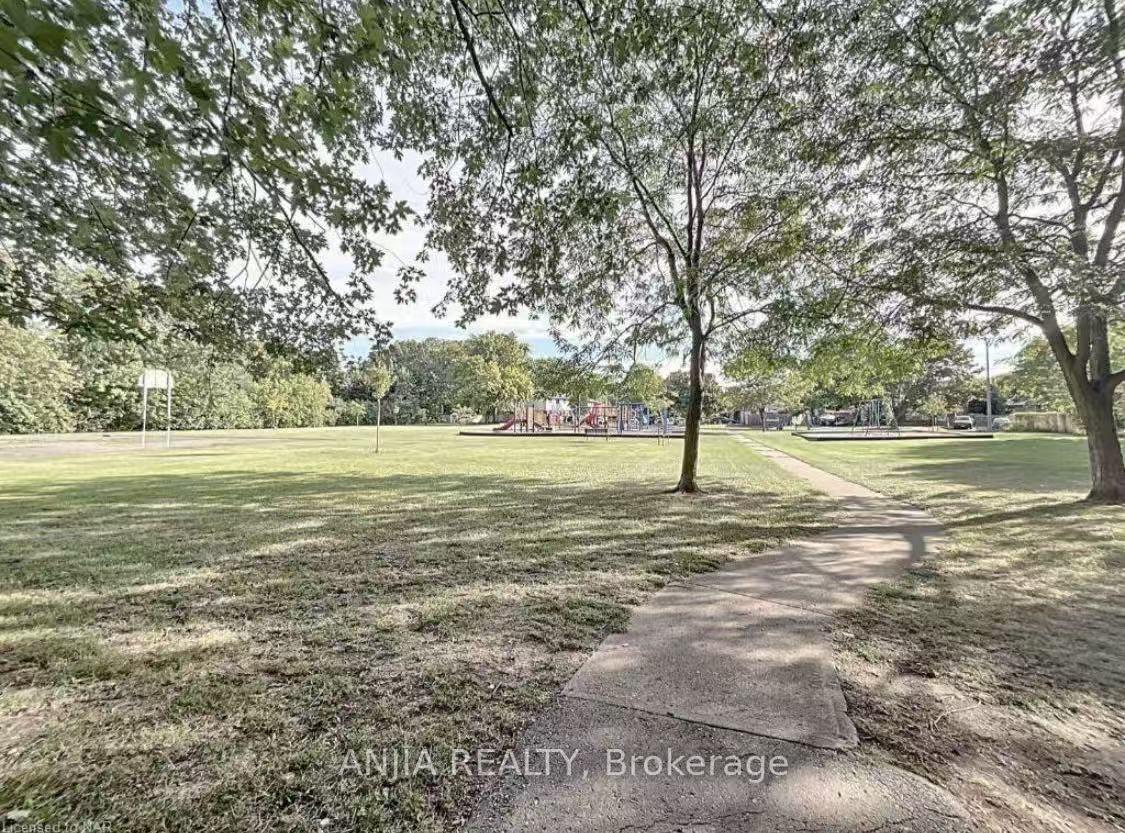 Photo 8 of Unit 31, 2 Weiden Street, St. Catharines, Bunting/Linwell — HOMEH