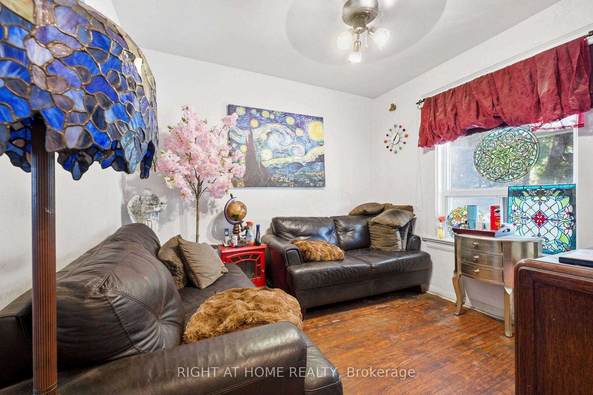 Photo 5 of 290 Mcroberts Avenue, Toronto, Caledonia-Fairbank — HOMEH