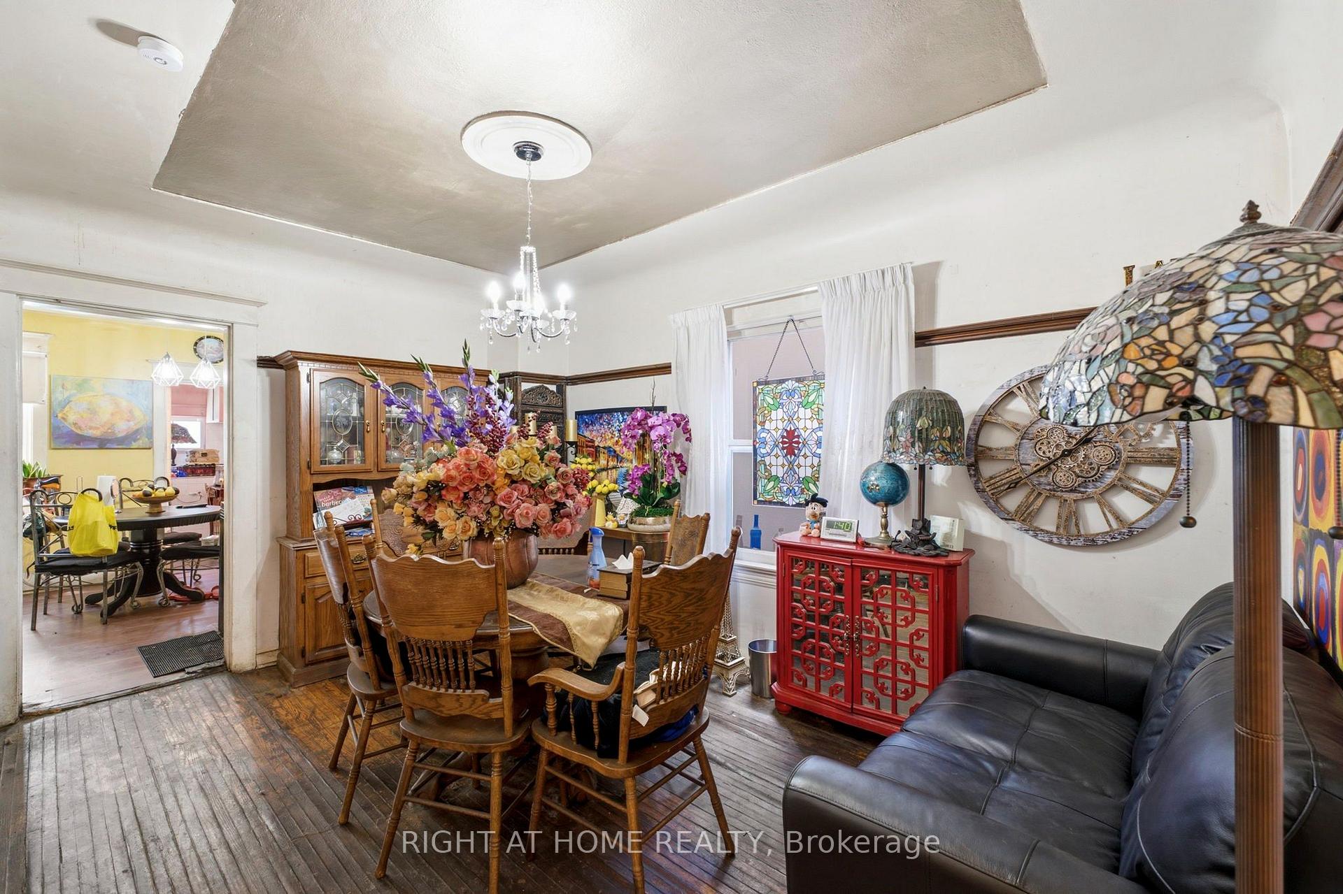 Photo 7 of 290 Mcroberts Avenue, Toronto, Caledonia-Fairbank — HOMEH