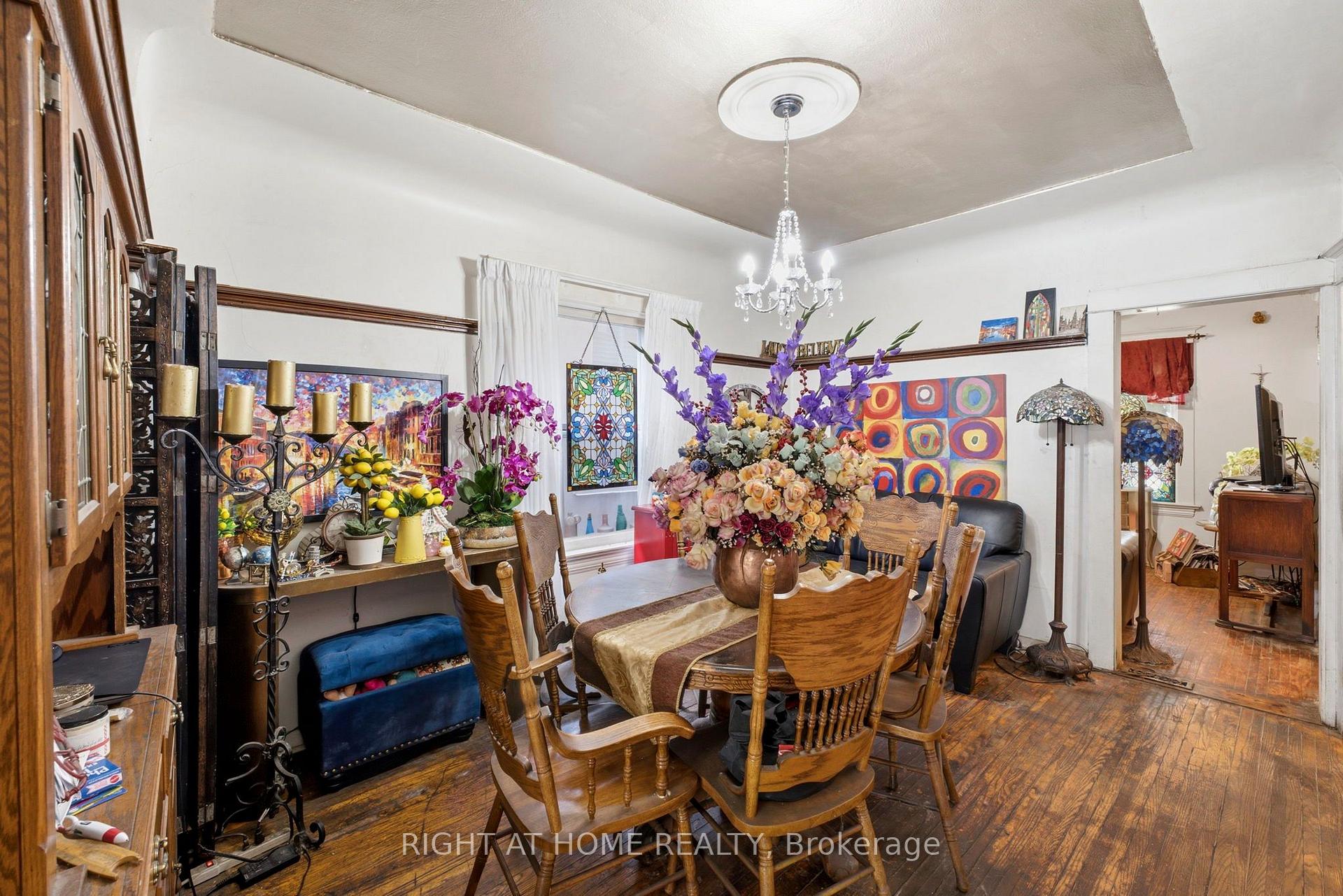 Photo 8 of 290 Mcroberts Avenue, Toronto, Caledonia-Fairbank — HOMEH