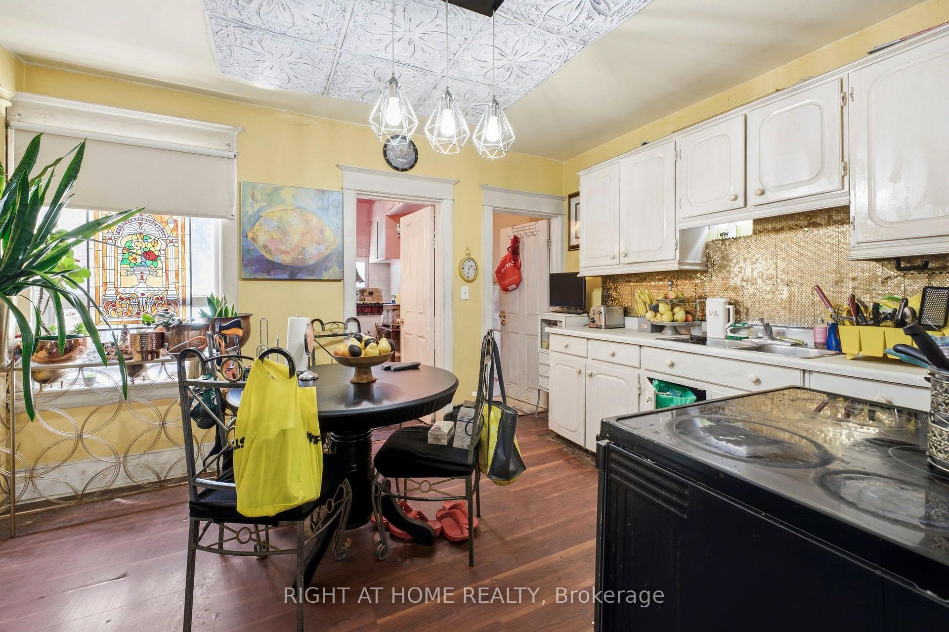 Photo 9 of 290 Mcroberts Avenue, Toronto, Caledonia-Fairbank — HOMEH
